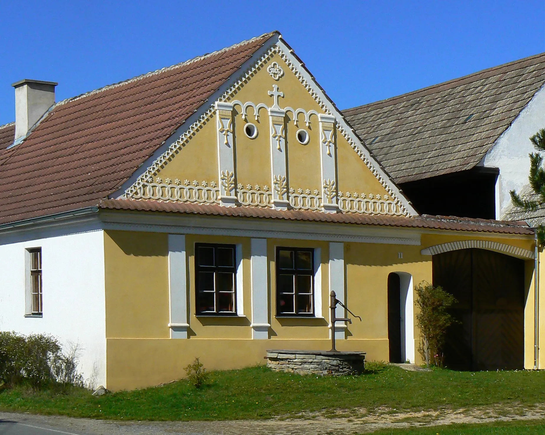 Photo showing: Country Baroque architecture in Záluží, Czech Republic