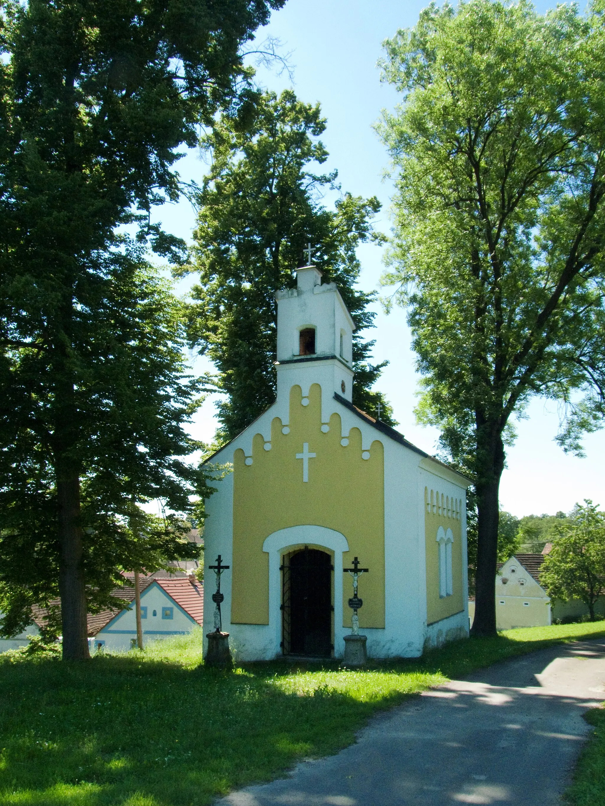 Photo showing: St. John of Nepomuk Chapel in the village of Třebějice, Tábor district, Czech Republic