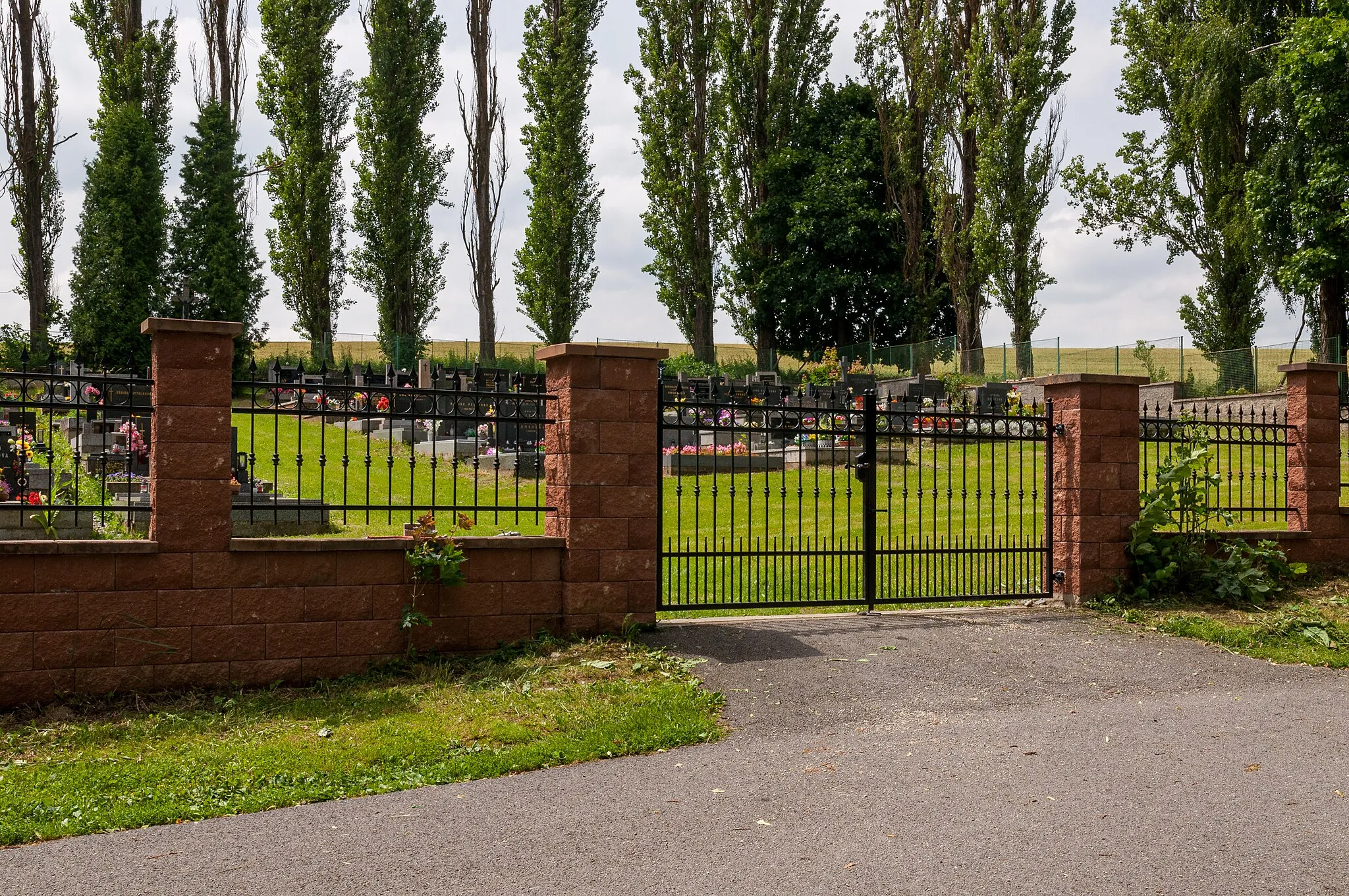 Photo showing: cemetery in the village Pojbuky, district Tábor