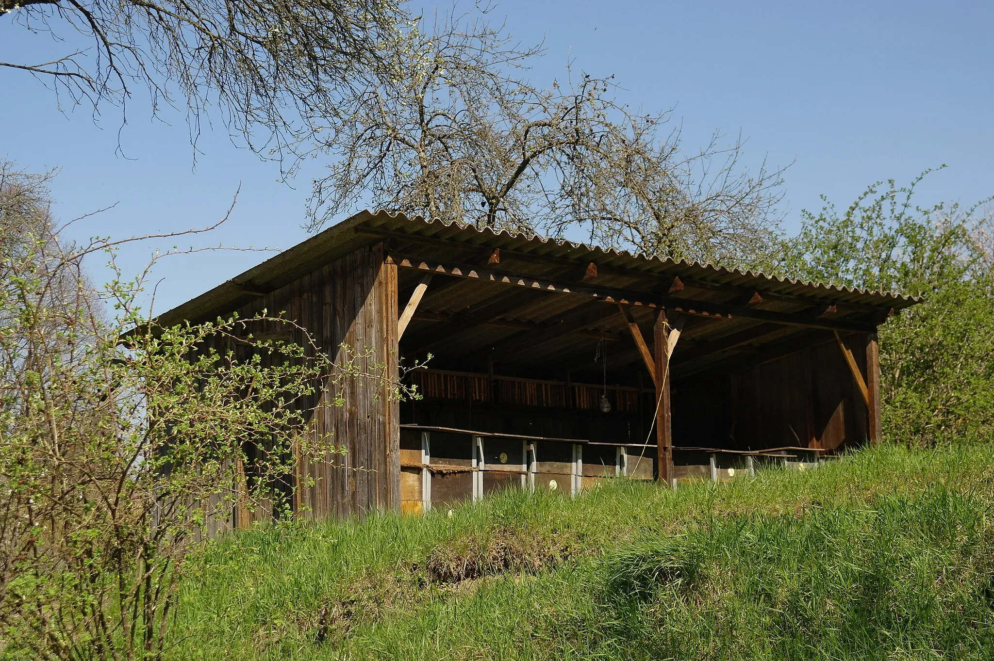 Photo showing: Oltyně, včelí úly