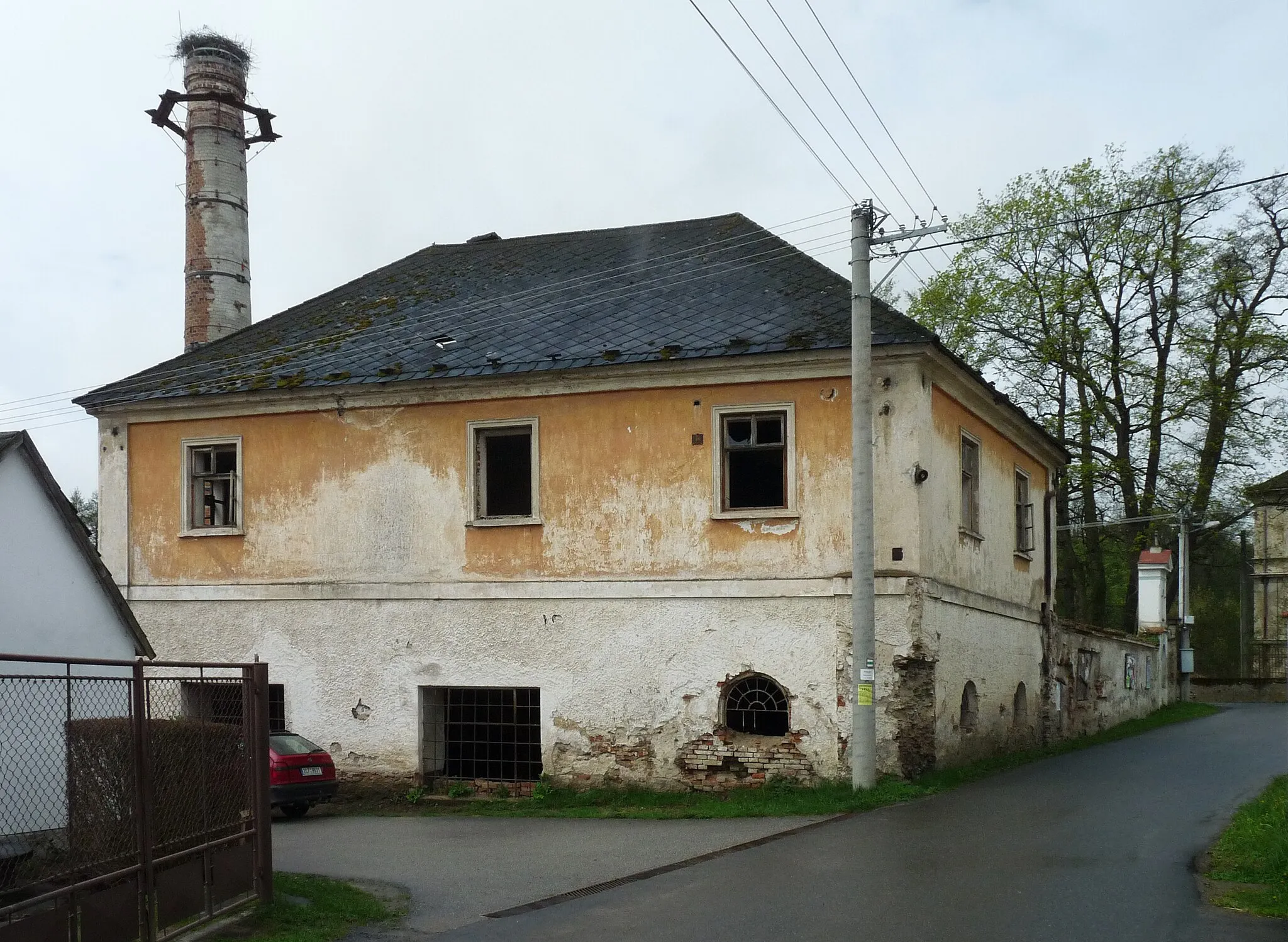 Photo showing: Former distillery building No 34 in the village of Nemyšl, Tábor district, Czech Republic.