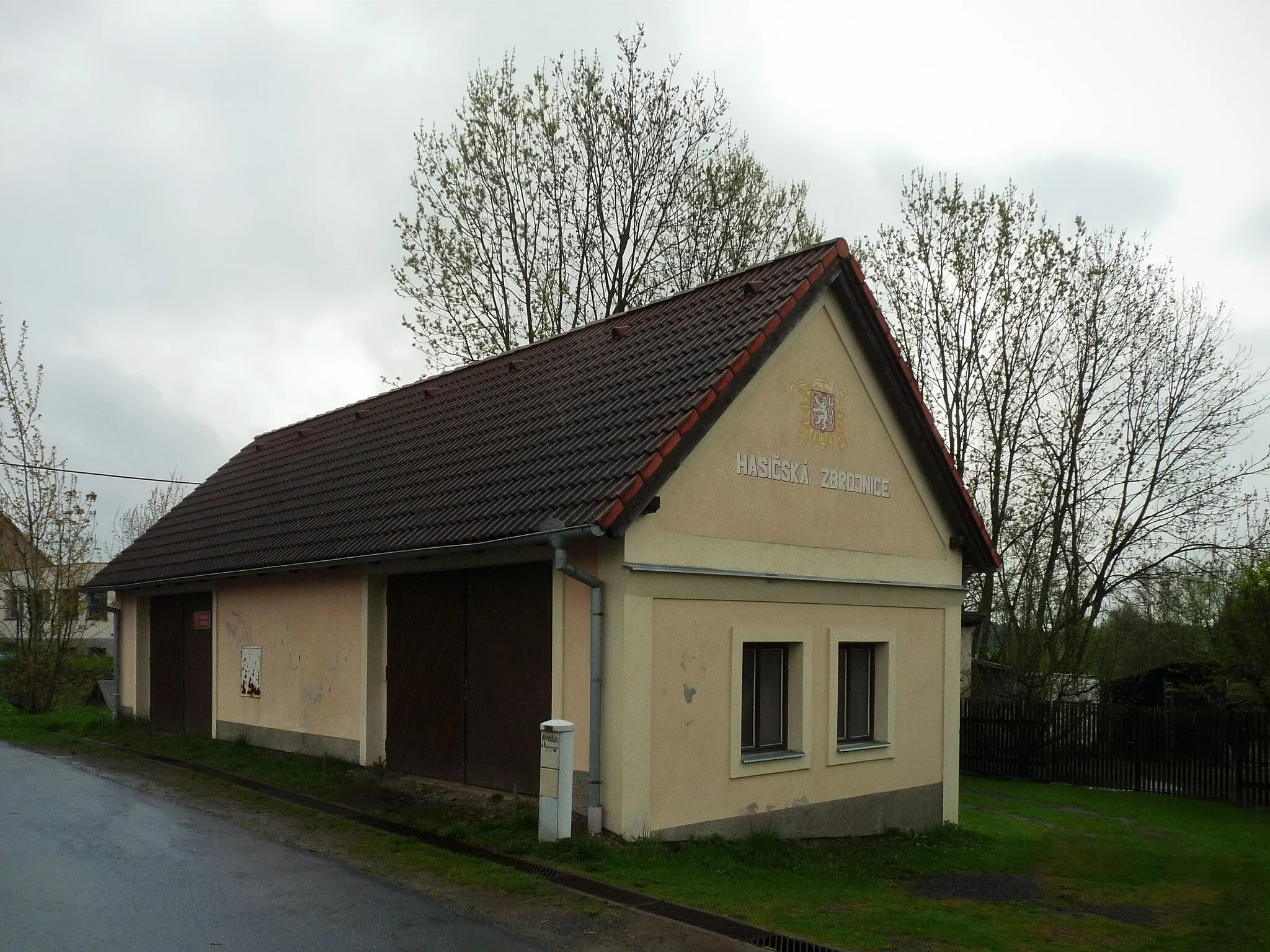 Photo showing: Building of the fire brigade in the village of Nemyšl, Tábor district, Czech Republic