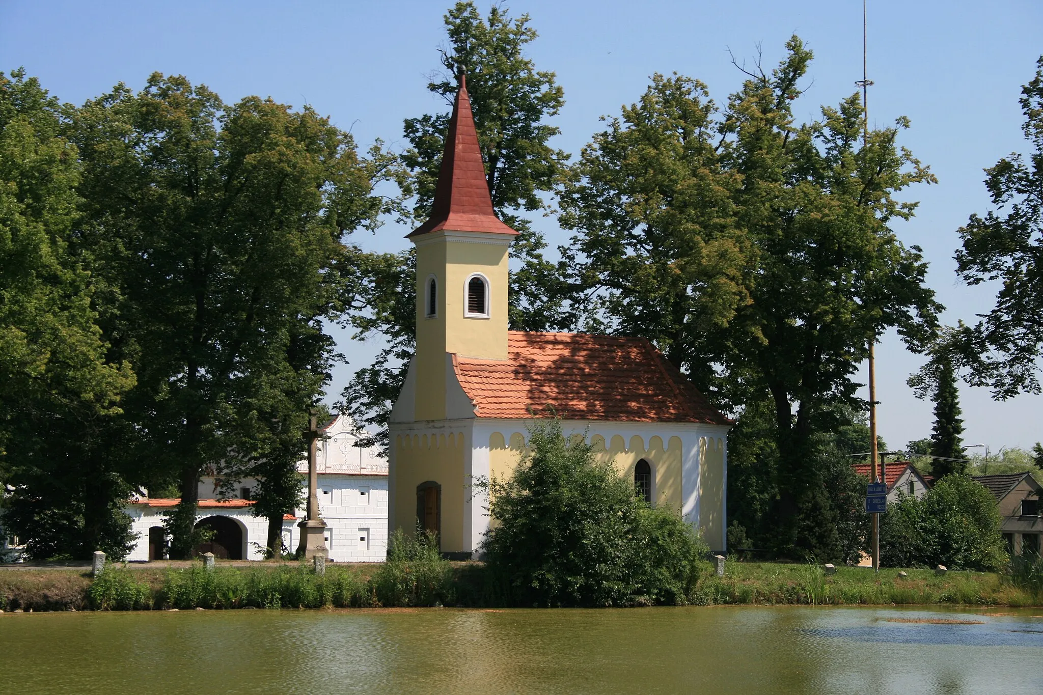 Photo showing: Mažice - Kostelík