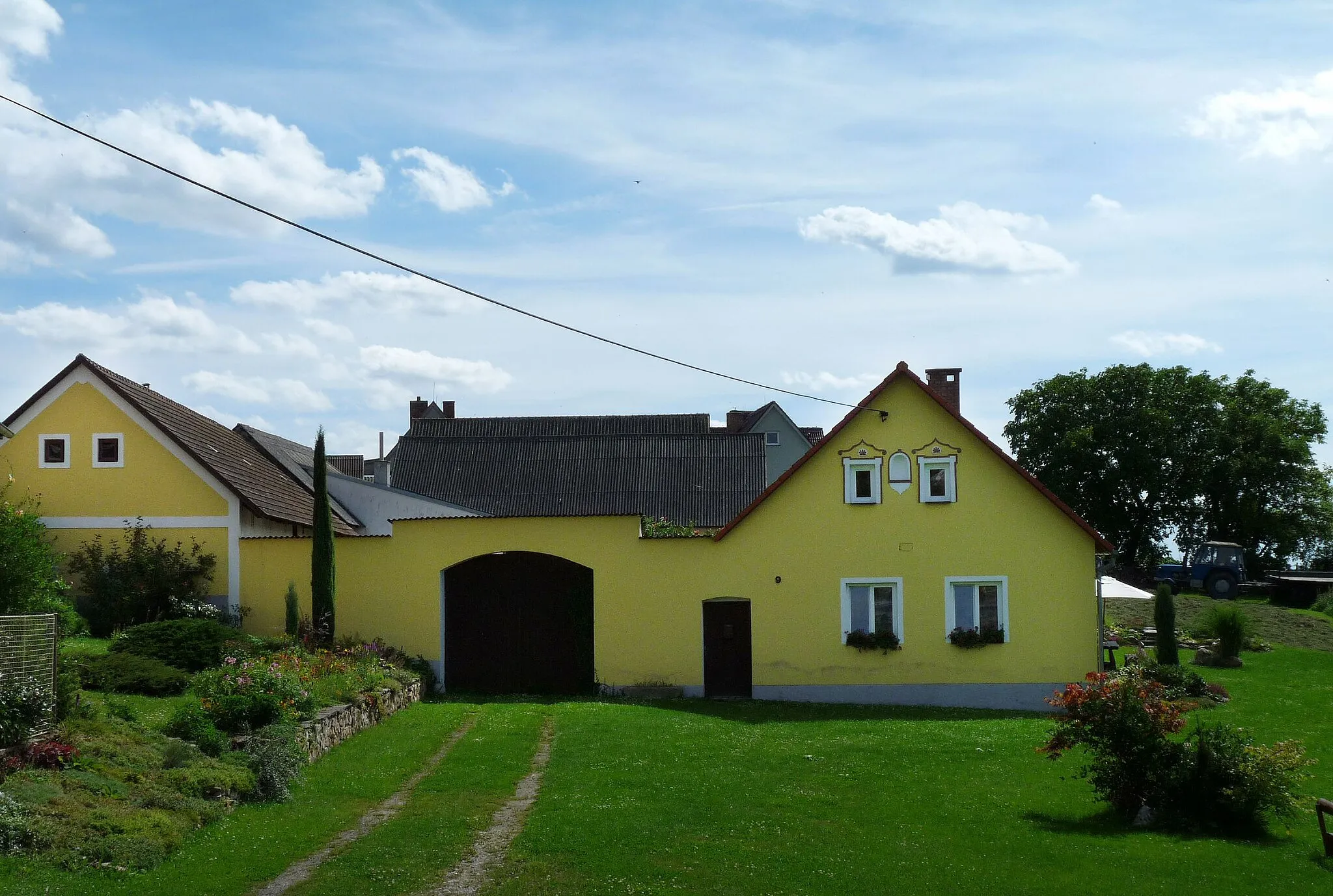 Photo showing: House No 9 in the village of Krtov, Tábor District, Czech Republic.