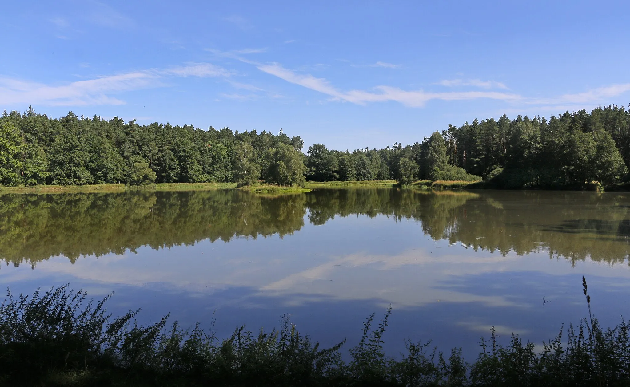 Photo showing: Borecký pond by Borek, part of Košice, Czech Republic.