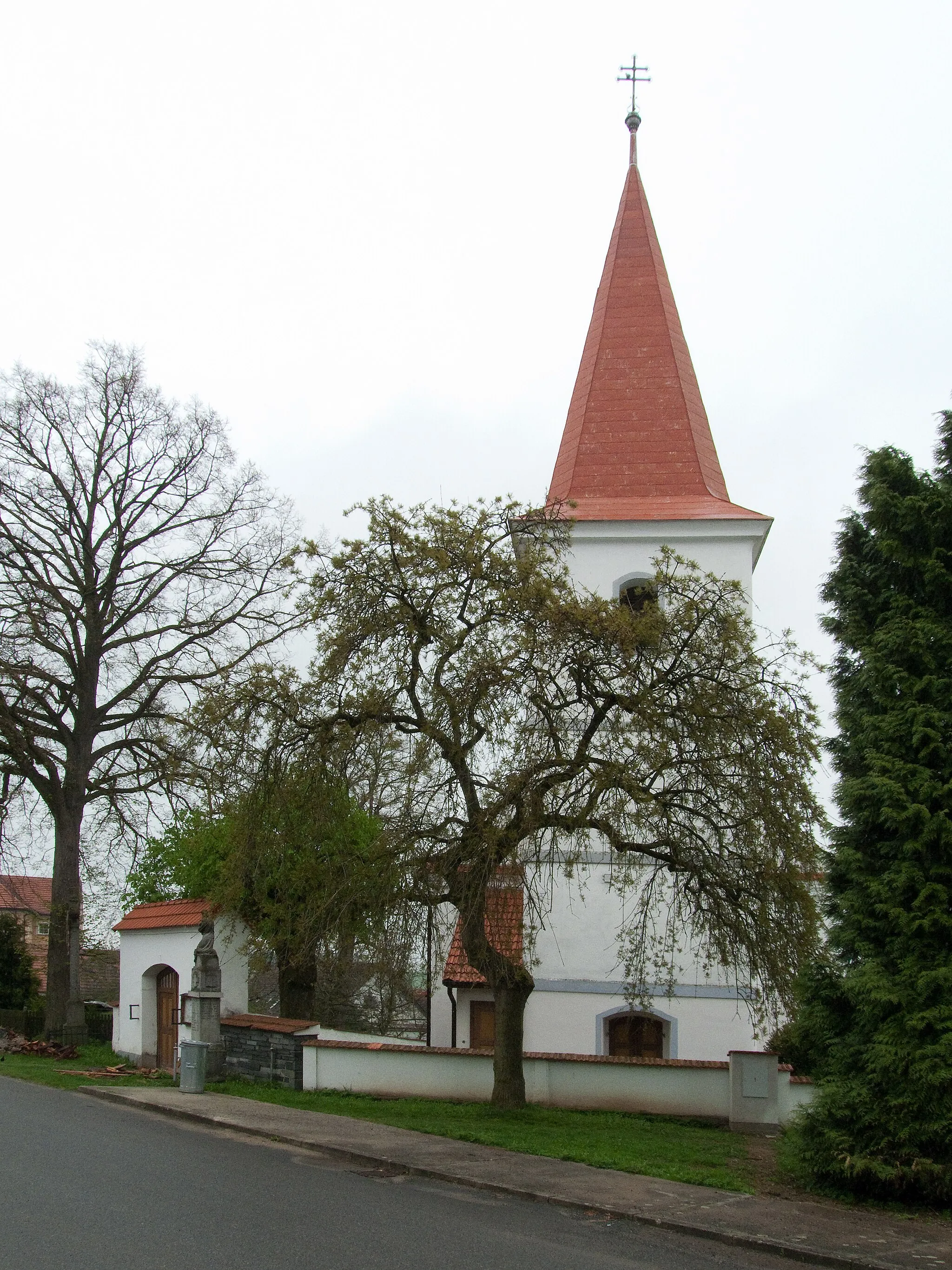 Photo showing: Church of the Virgin Mary Birth in Hlasivo, Tábor district, Czech Republic