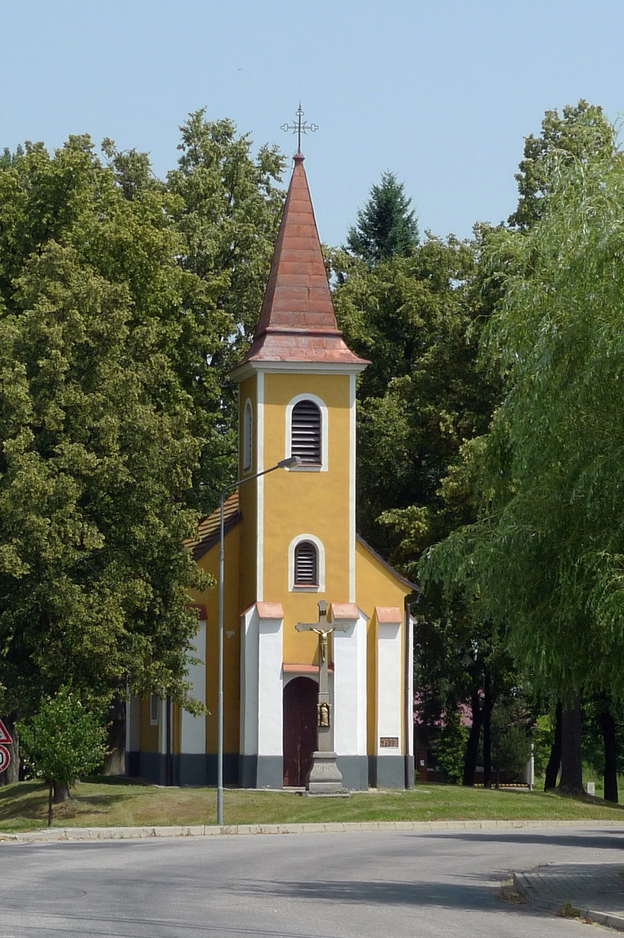 Photo showing: Sviny Village near to Veselí nad Lužnicí, Tábor District, Czech Republic. Church.