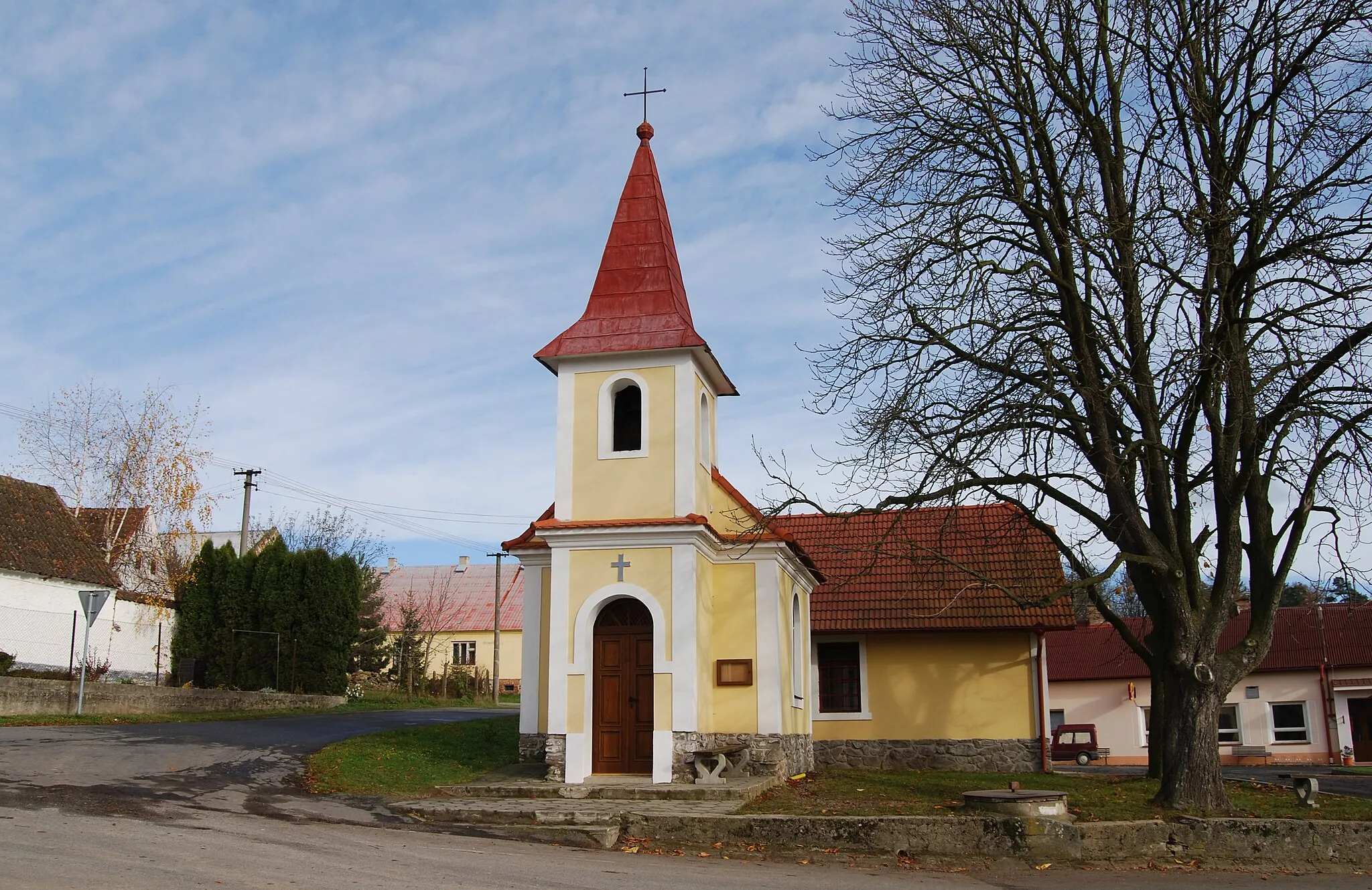 Photo showing: Březnice village in Tábor District, Czech Republic. Chapel.