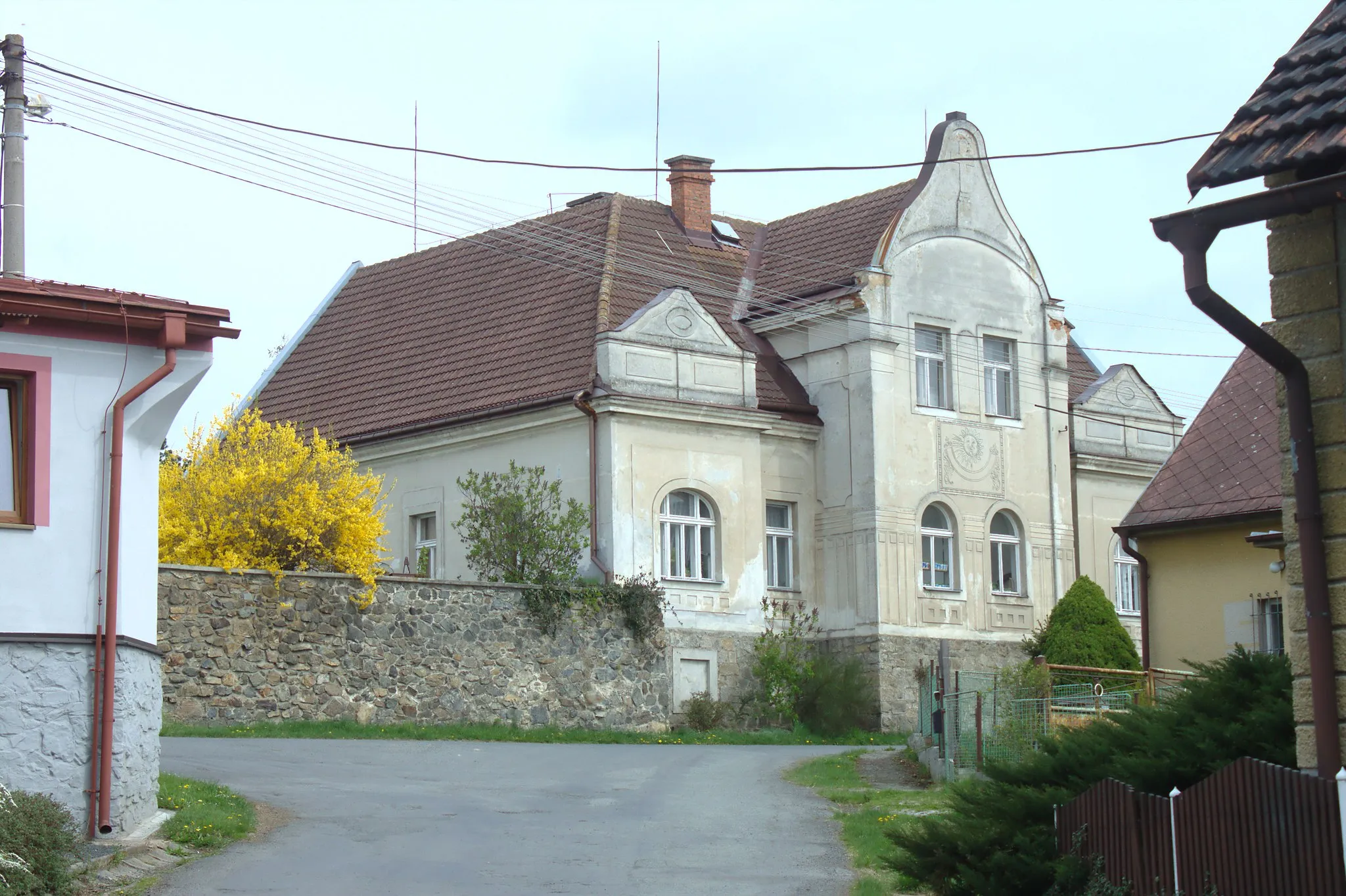 Photo showing: A villa near the main road in the village of Stanětice, Plzeň Region, CZ