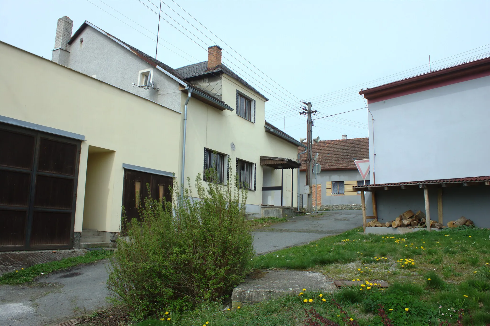 Photo showing: An area near the common in Stanětice, Plzeň Region, CZ