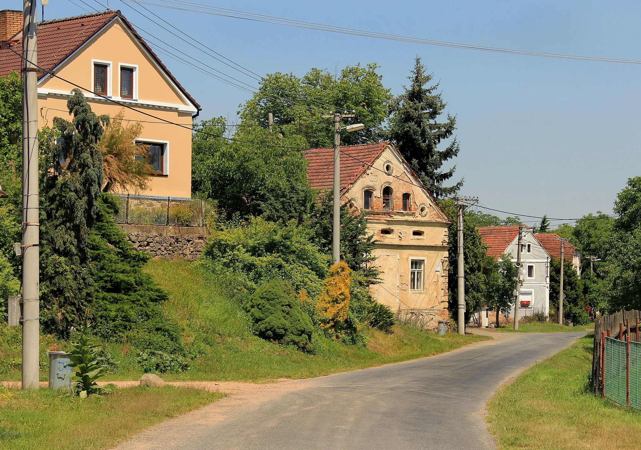Photo showing: North road in Jivjany, part of Velký Malahov, Czech Republic.