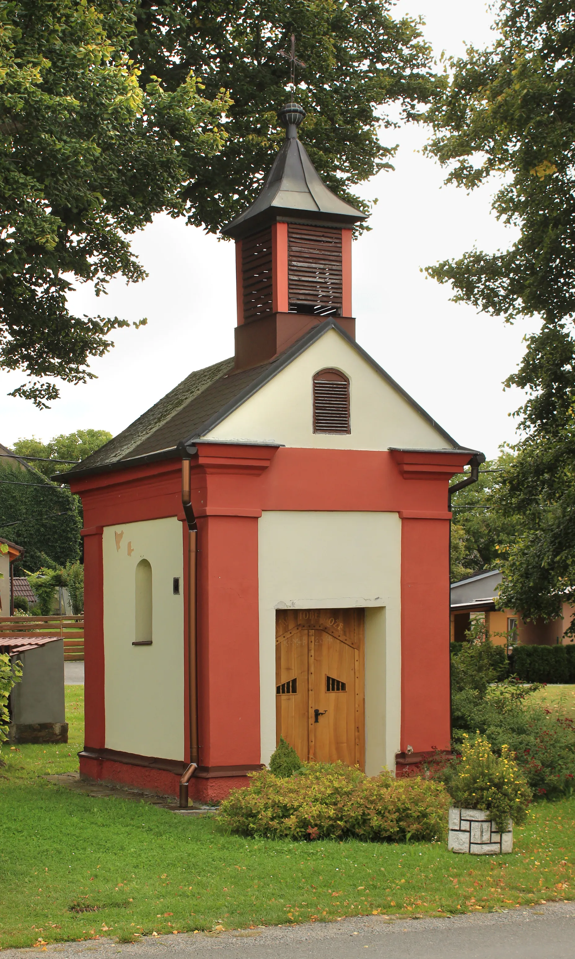 Photo showing: Chapel in Poděvousy, Czech Republic.