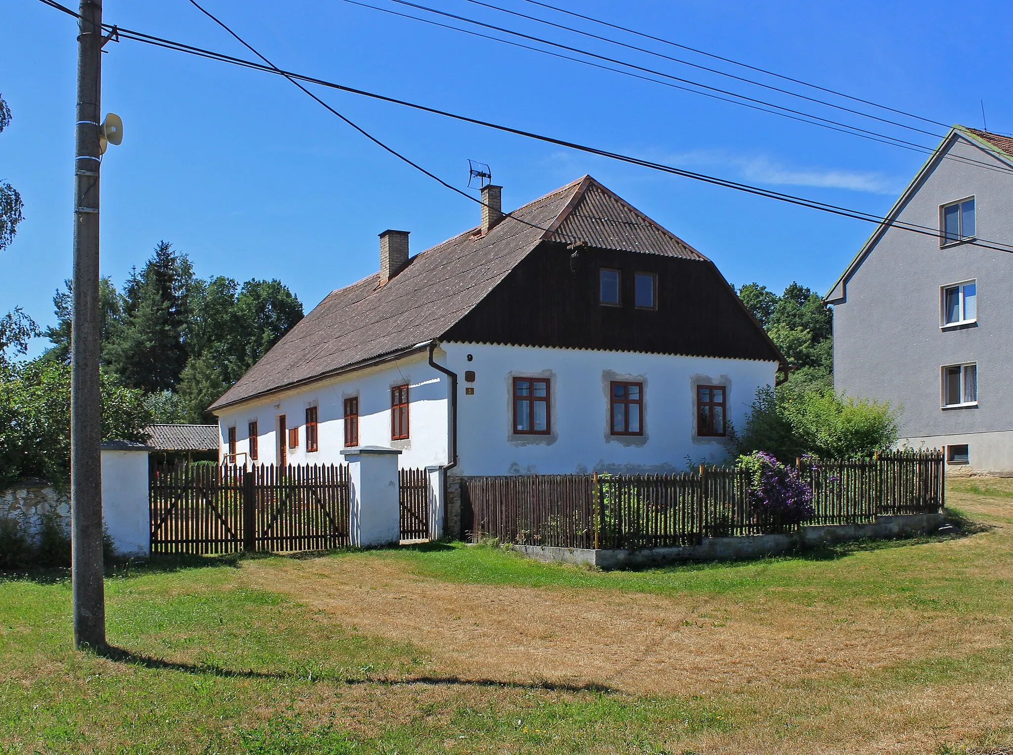 Photo showing: House No 9 in Otov, Czech Republic.