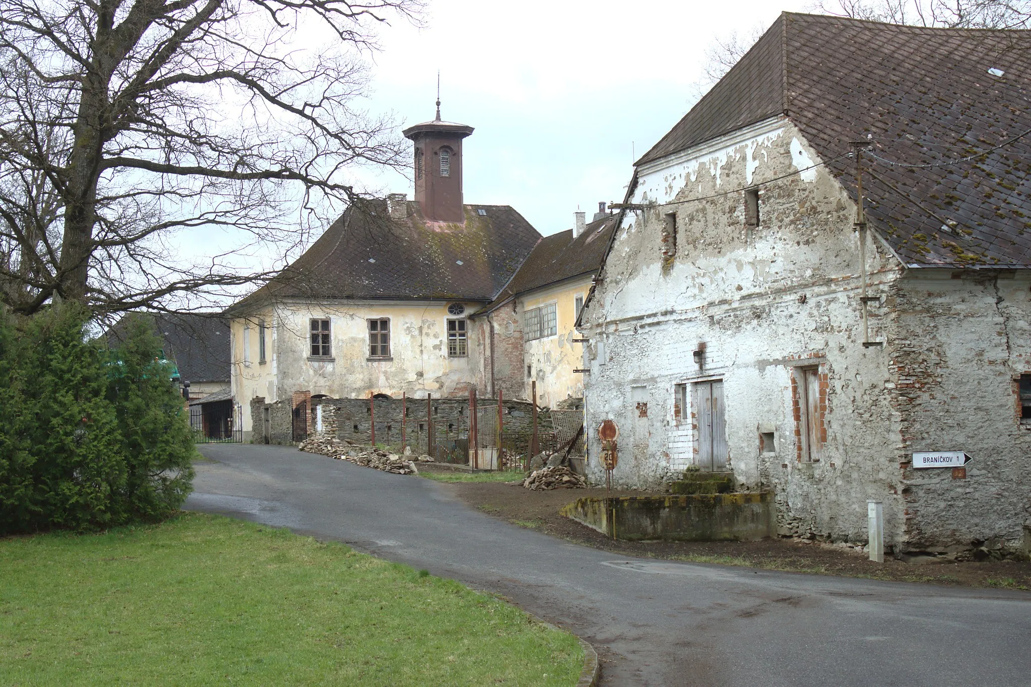 Photo showing: A mill at the southern border of the village of Nemilkov, Plzeň Region, CZ