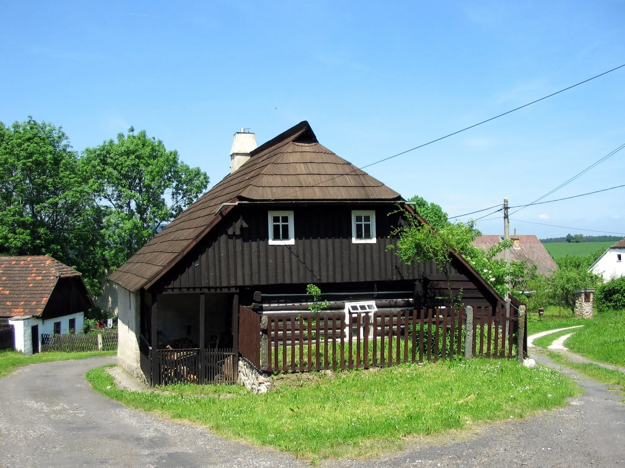 Photo showing: Log cottage in Strašín, Klatovy District, Czech Republic