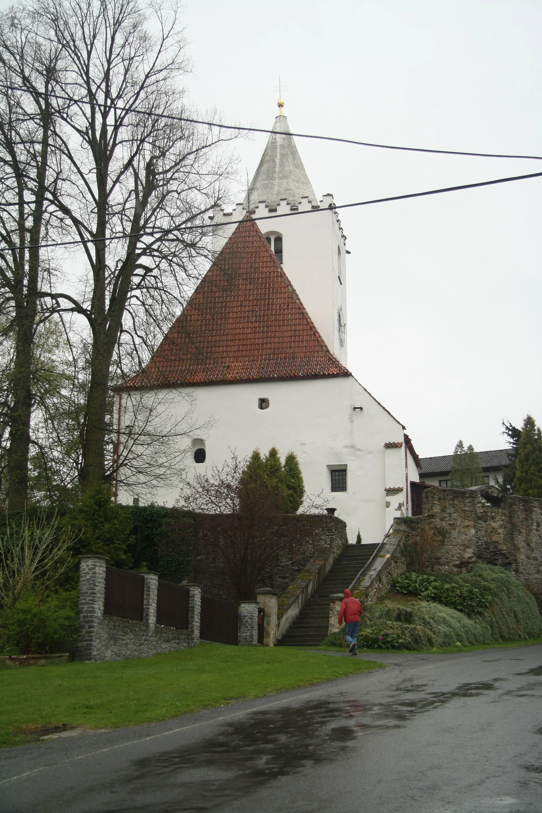 Photo showing: Overview of church of Saints Peter and Paul in Petrovice u Sušice, Klatovy District.