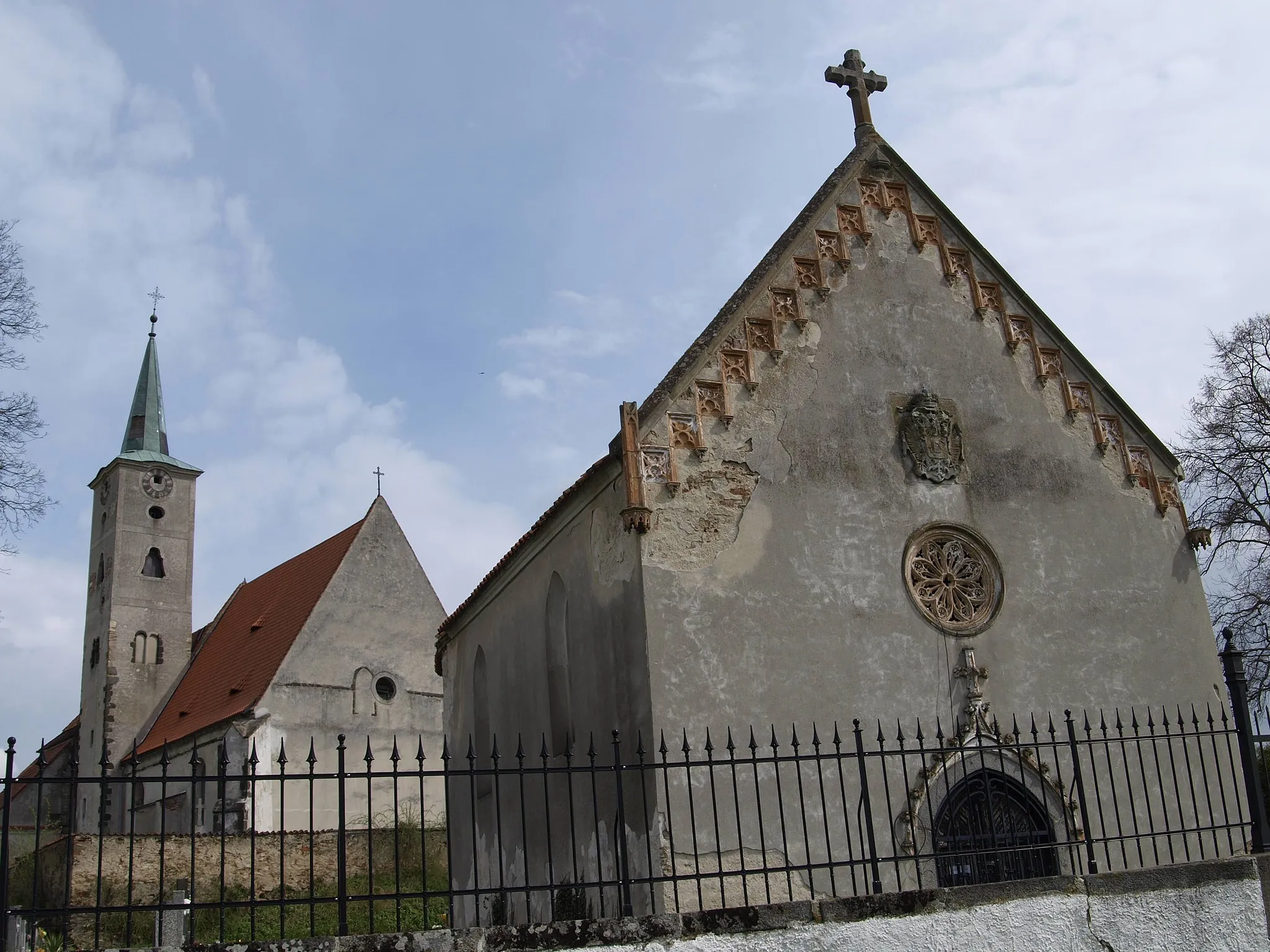 Photo showing: Nezamyslice, okres Klatovy, kaple sv. Erazima a Kostel Nanebevzetí Panny Marie

This file was created as a part of the photographic program of Wikimedia Czech Republic. Project: Fotíme Česko The program supports Wikimedia Commons photographers in the Czech Republic.