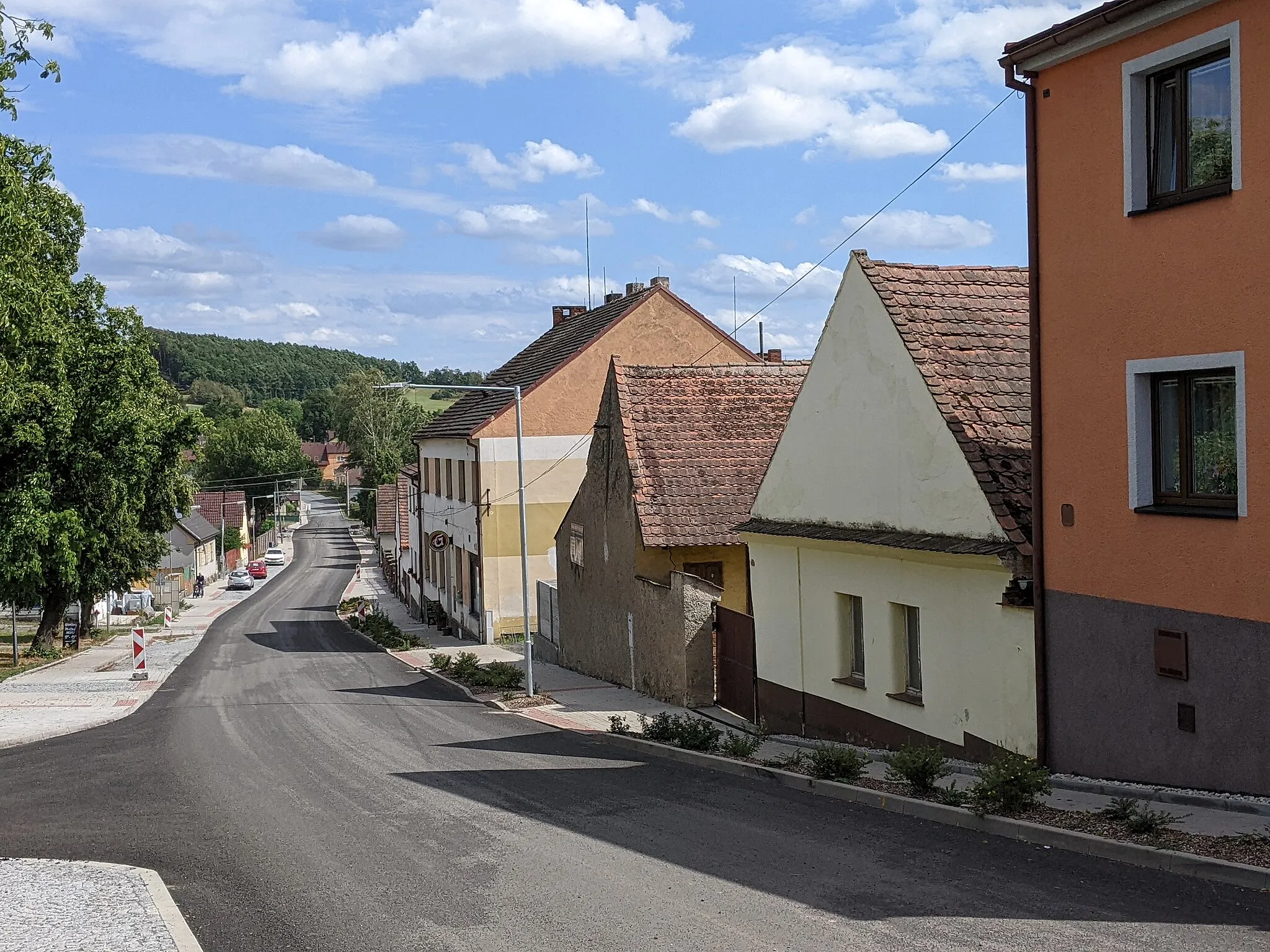Photo showing: Měčín - náměstí, vpravo čp. 26