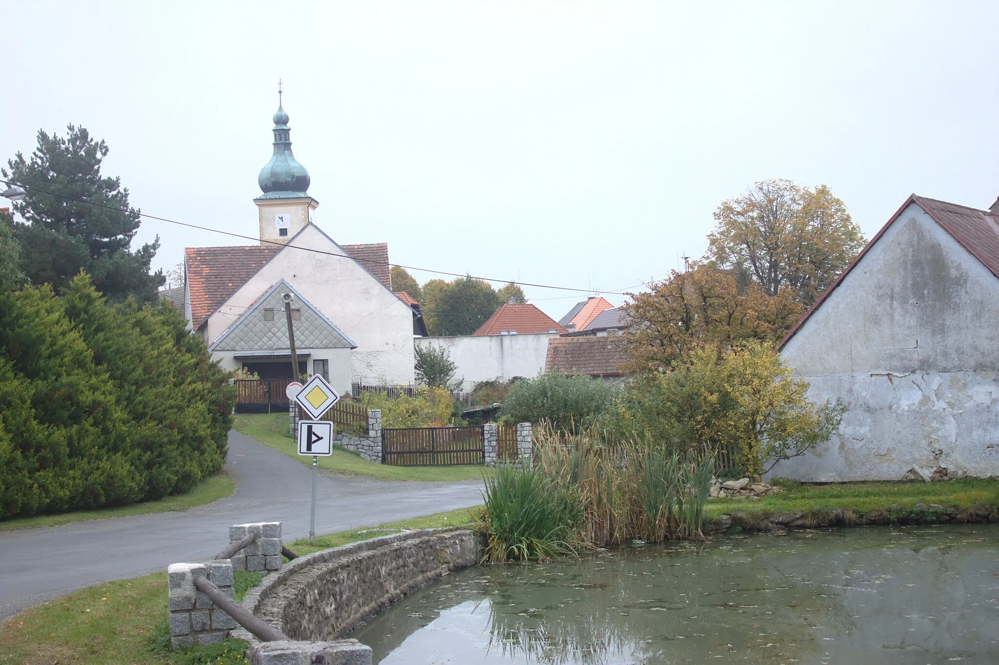 Photo showing: A road in the village of Myslív, Plzeň Region, CZ