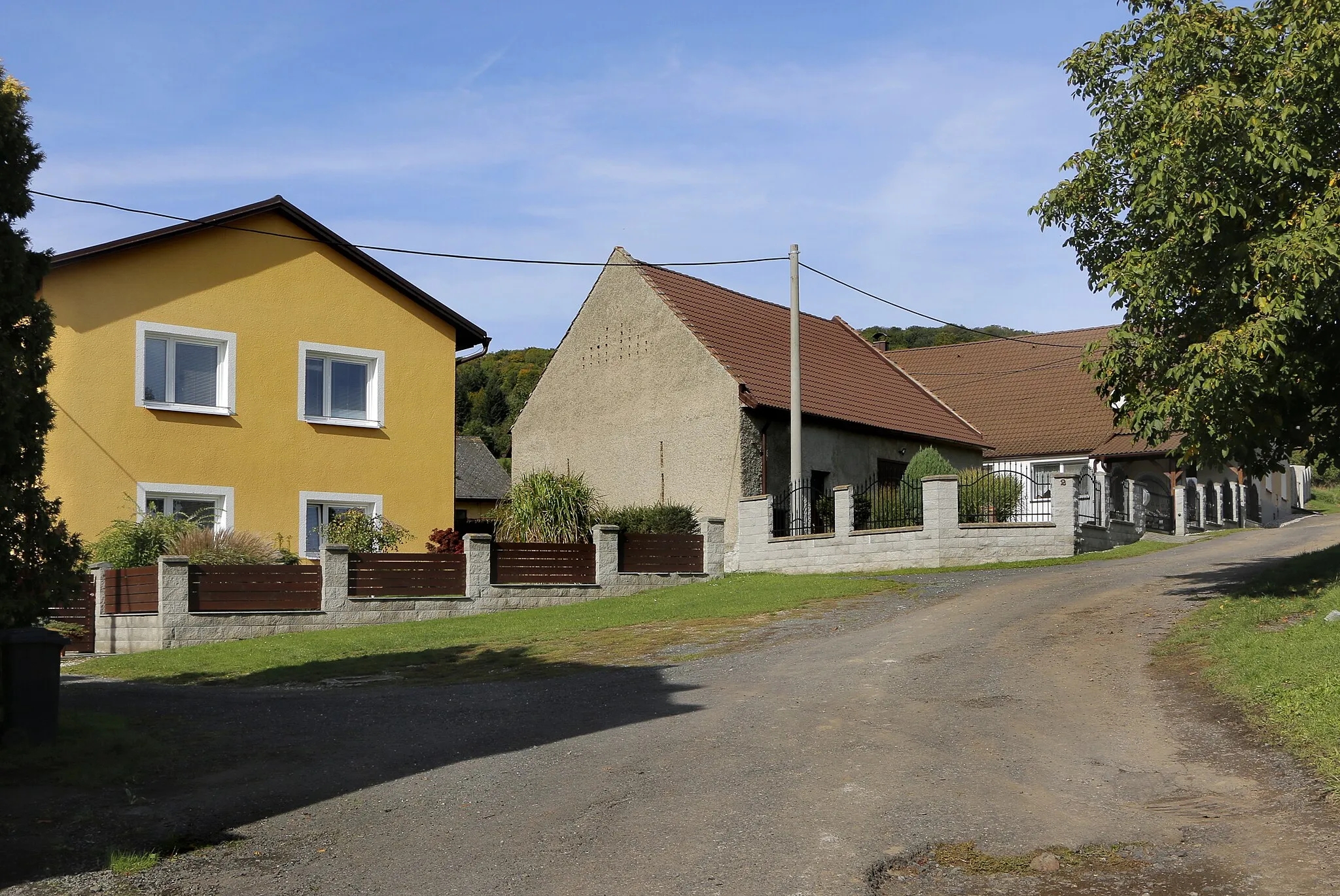 Photo showing: Main street in Drslavice, part of Klatovy, Czech Republic.