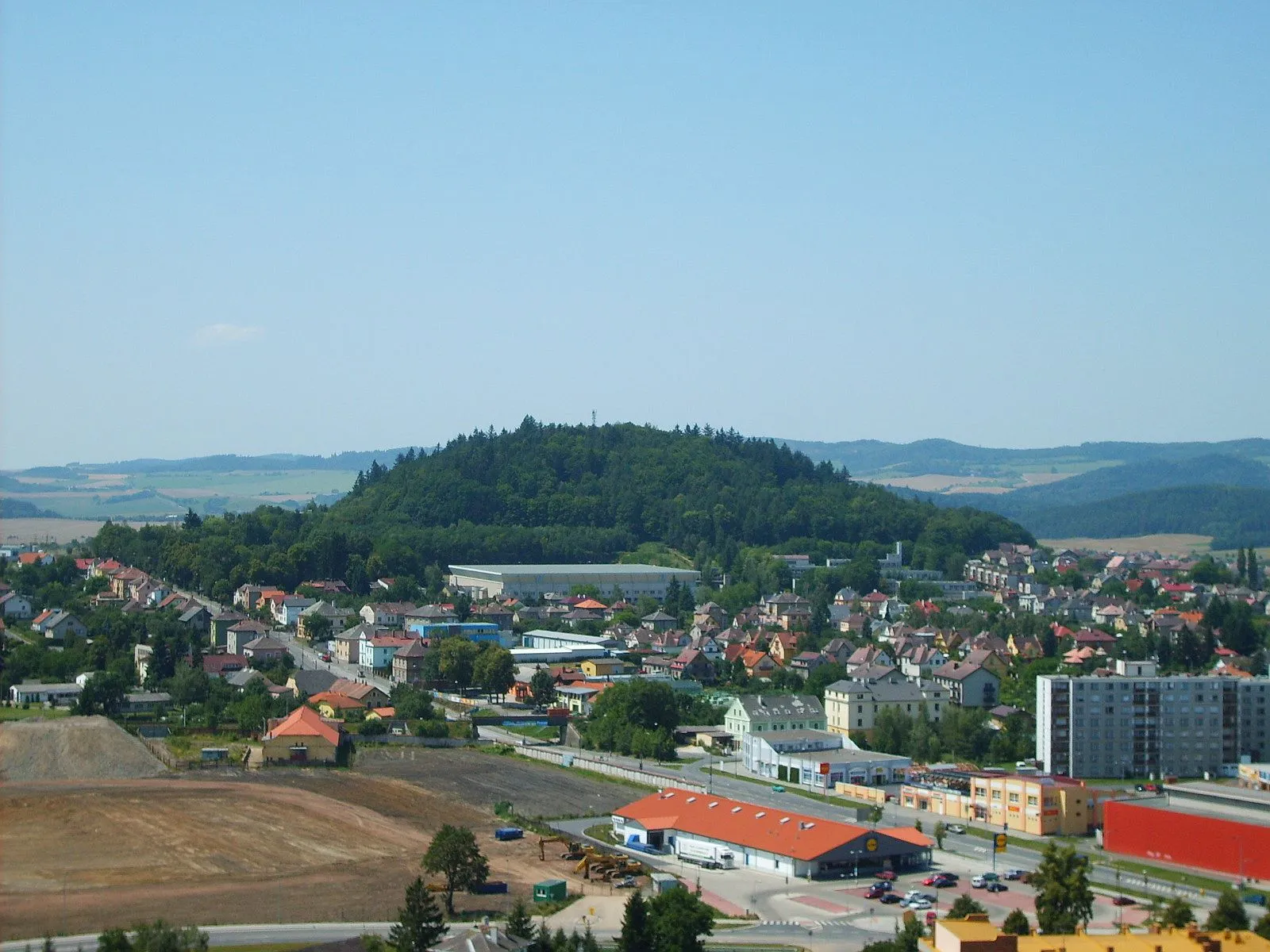Photo showing: Klatovská hůrka (498 m) - view from Klatovy town hall tower