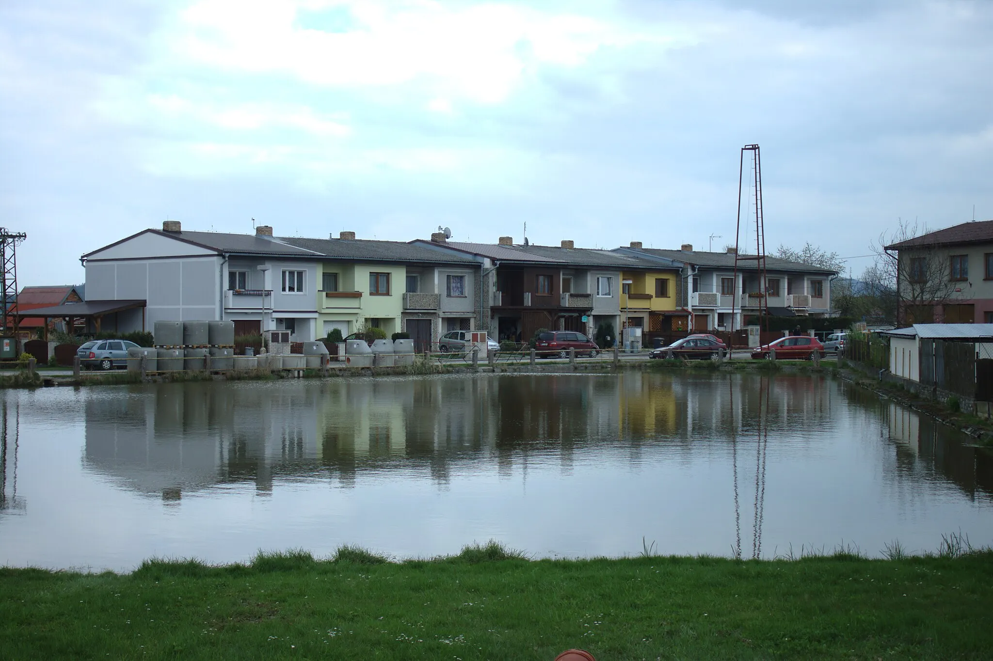 Photo showing: A pond in the village of Hradešice, Plzeň Region, CZ