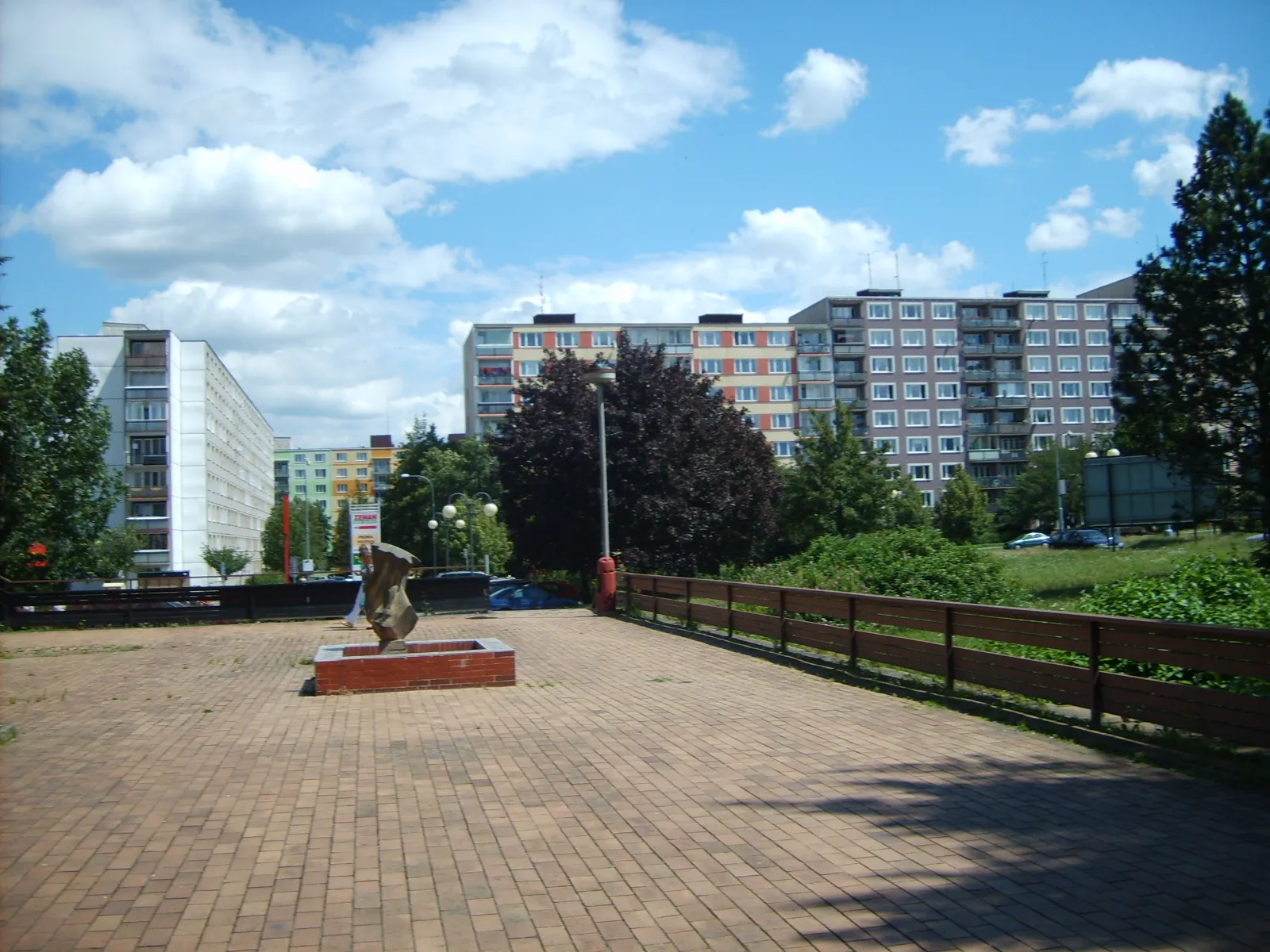 Photo showing: Skvrňany development in Pilsen, 3rd city borough. Development was built in early 1970s.