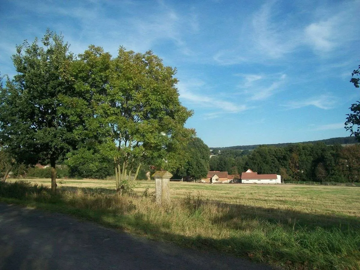 Photo showing: Wayside cross in Řenče in Plzeň-South District – entry no. 5374.