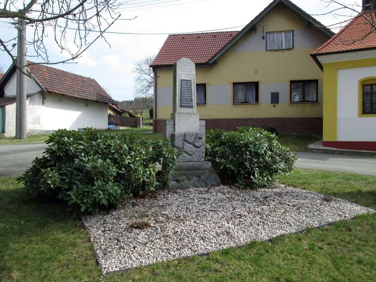 Photo showing: War memorial in Vlčí in Plzeň-South District – entry no. 4323.