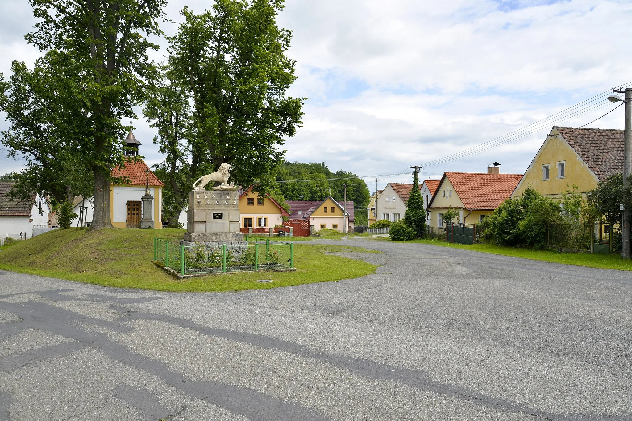 Photo showing: Village in Plzeň-South District of Plzeň region