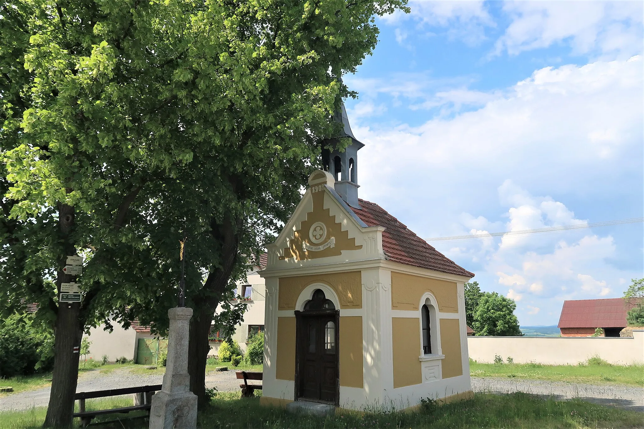 Photo showing: Kaple sv. Jana Nepomuckého na návsi