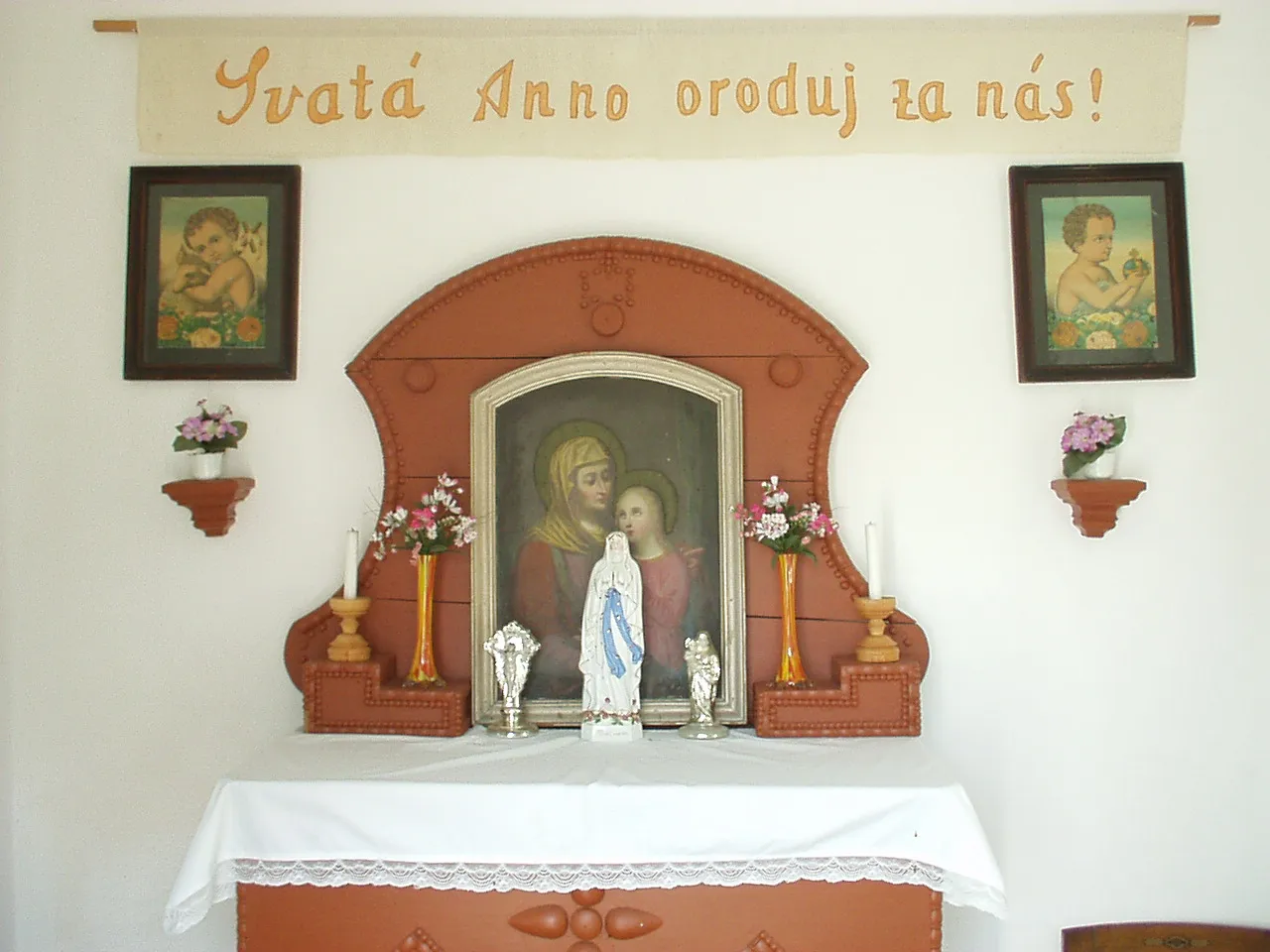 Photo showing: Interior of the village chapel in Radkovice