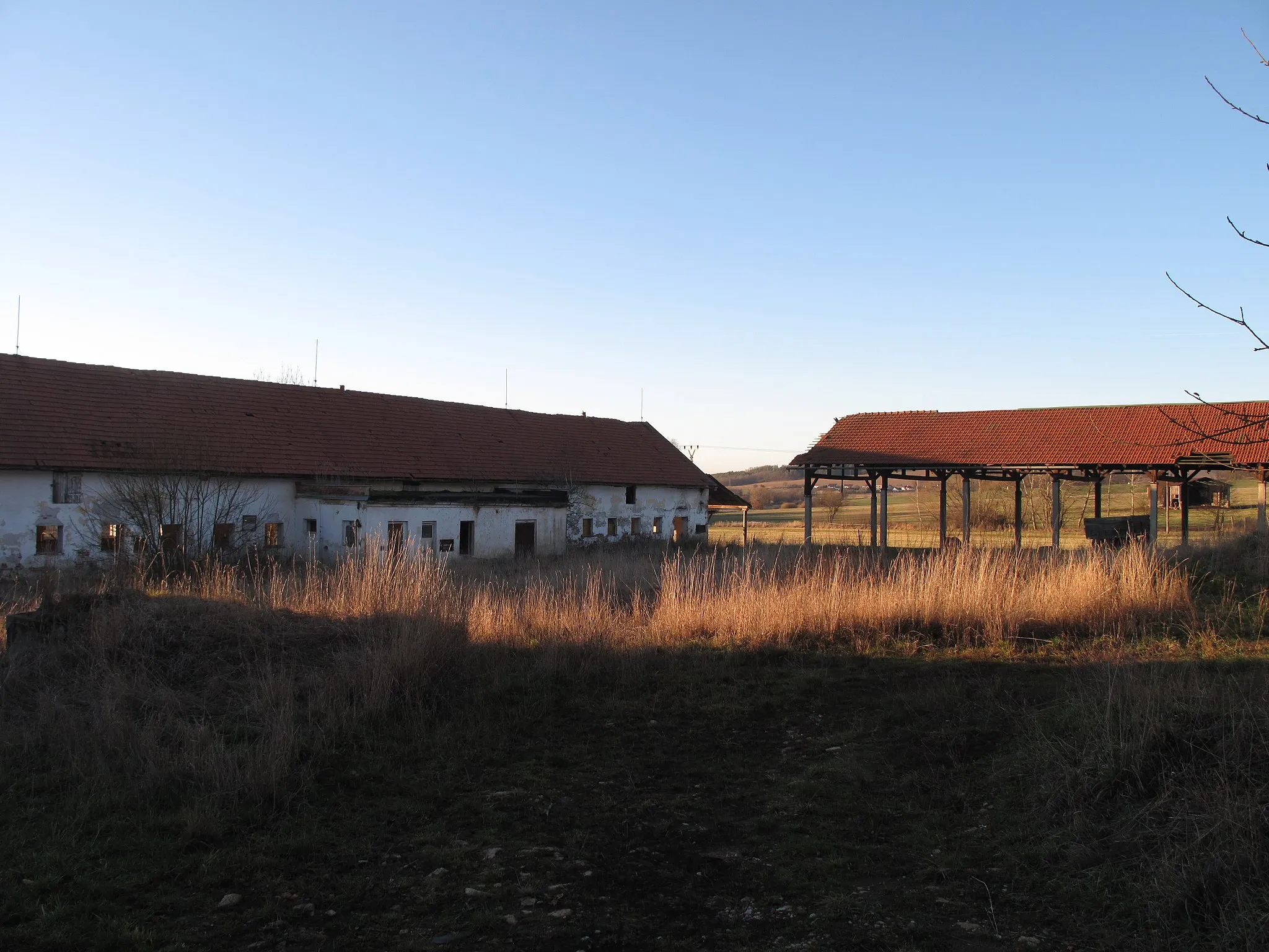 Photo showing: Farmhousein Újezdek. Plzeň-jih District, Czech Republic.