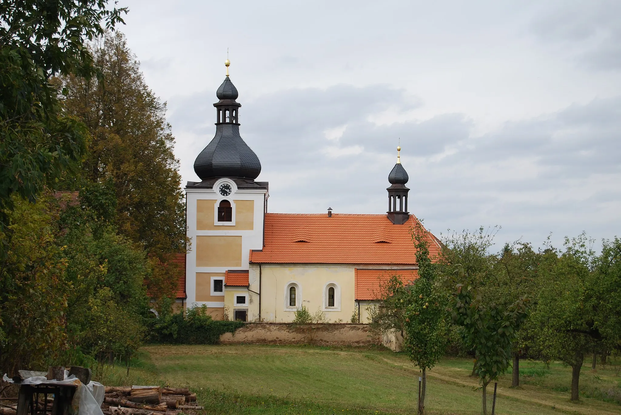 Photo showing: Budislavice, part of Mladý Smolivec village in Plzeň-jih District. Czech Republic. Church of Saint "Jiljí"