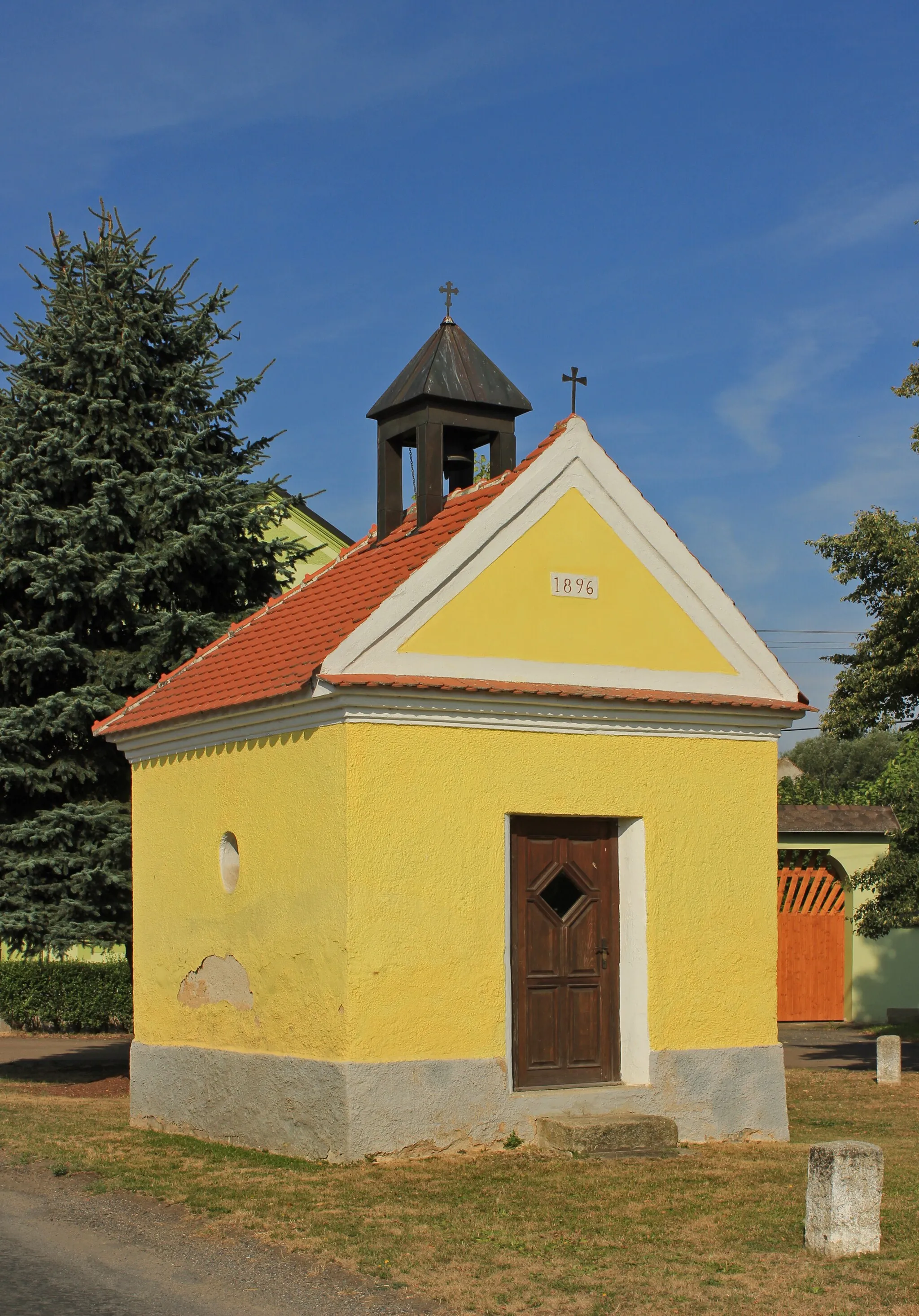 Photo showing: Small chapel in Kotovice, Czech Republic.