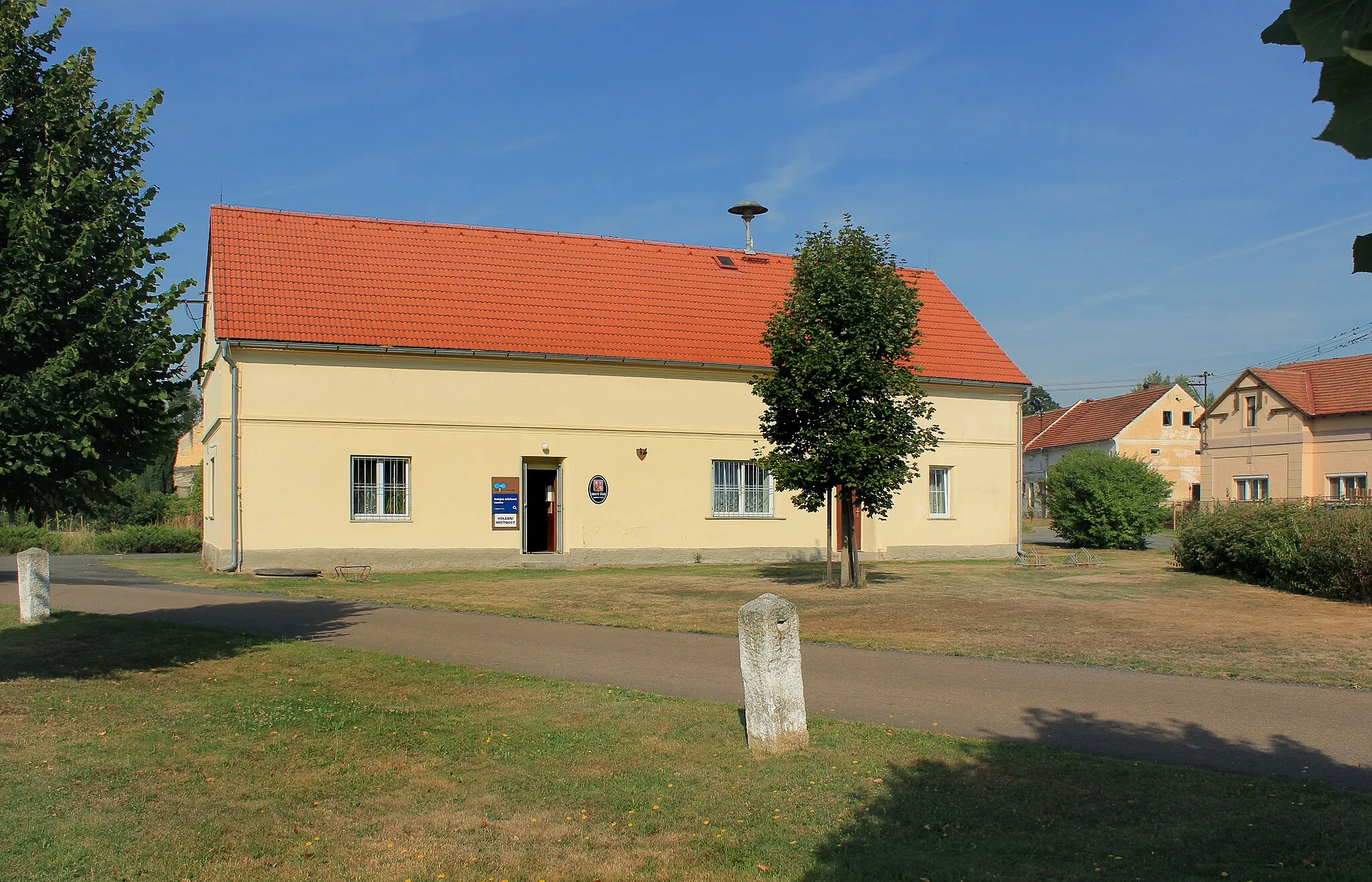 Photo showing: Municipal office in Kotovice, Czech Republic.