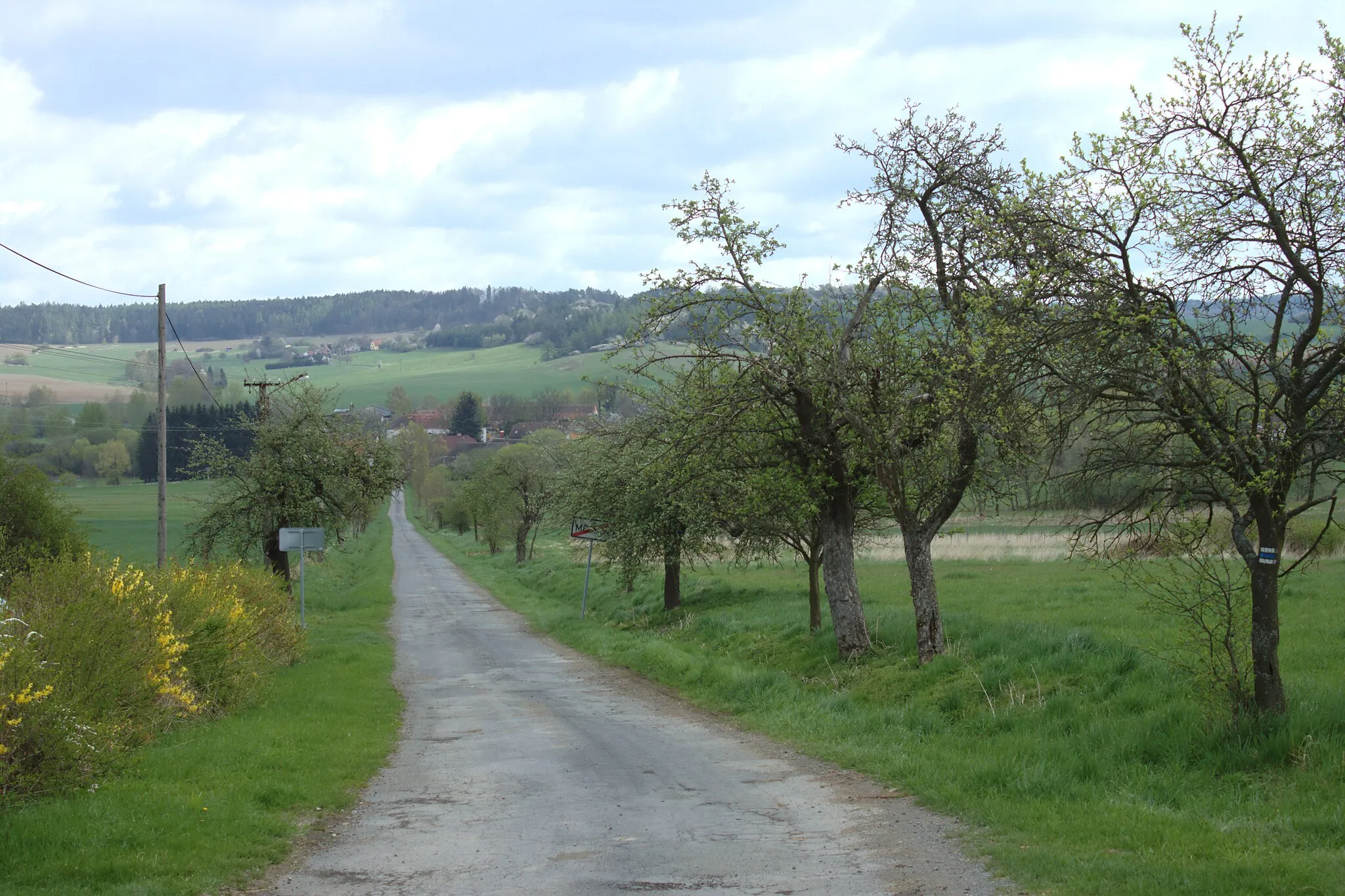 Photo showing: Eastern edge of the village of Mečkov, Plzeň Region, CZ