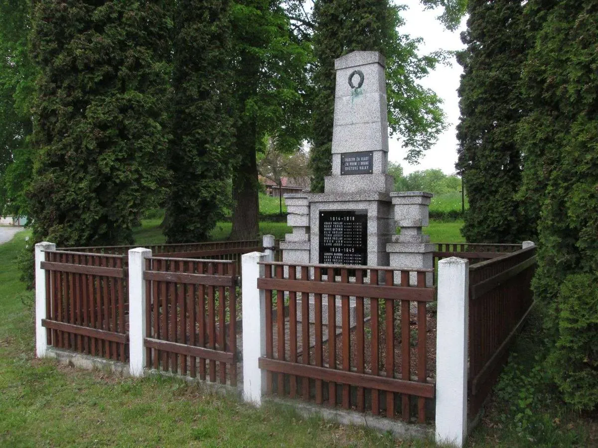 Photo showing: War memorial in Tatiná in Plzeň-North District – entry no. 4912.