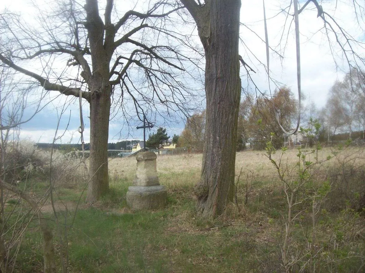 Photo showing: Wayside cross in Rybnice in Plzeň-North District – entry no. 4036.