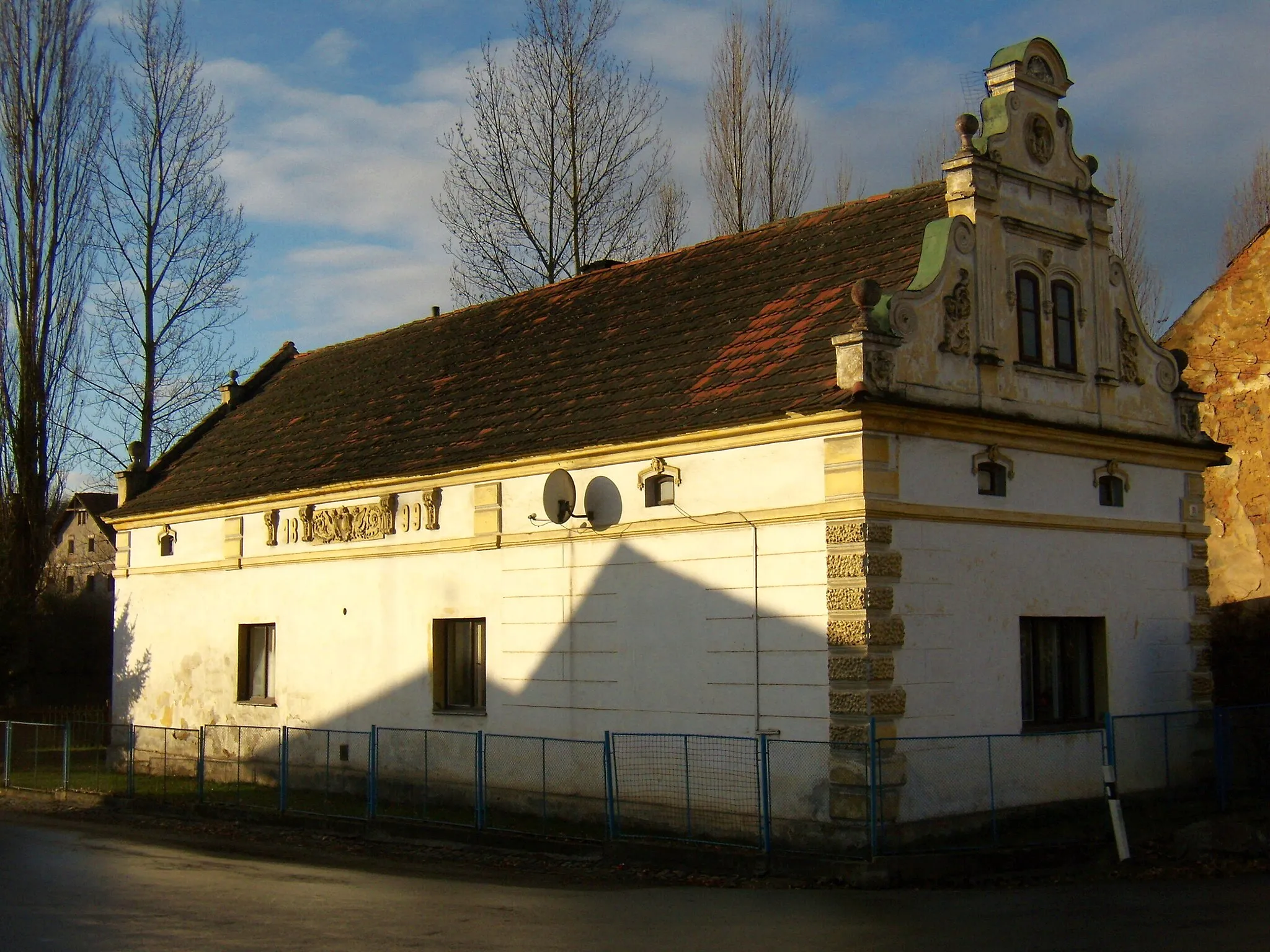 Photo showing: Pňovany - kovárna