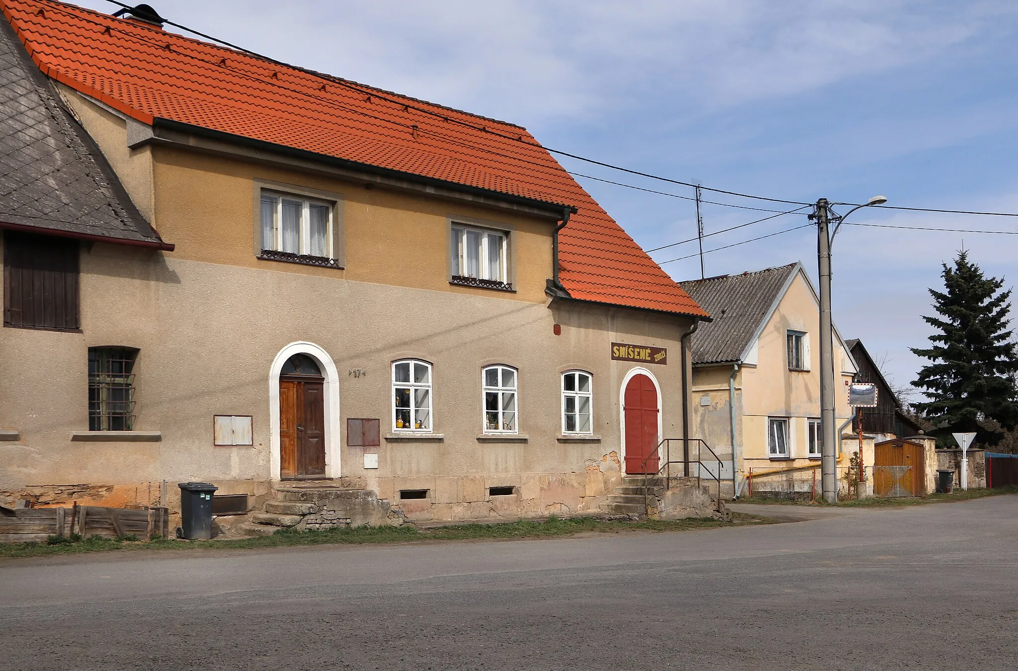 Photo showing: West part of Skupeč, part of Pernarec, Czech Republic.