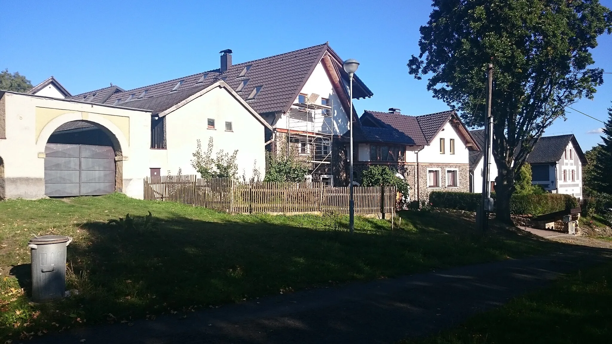 Photo showing: Housesin Čestětín. District of Pilsen-sever, Czech Republic.