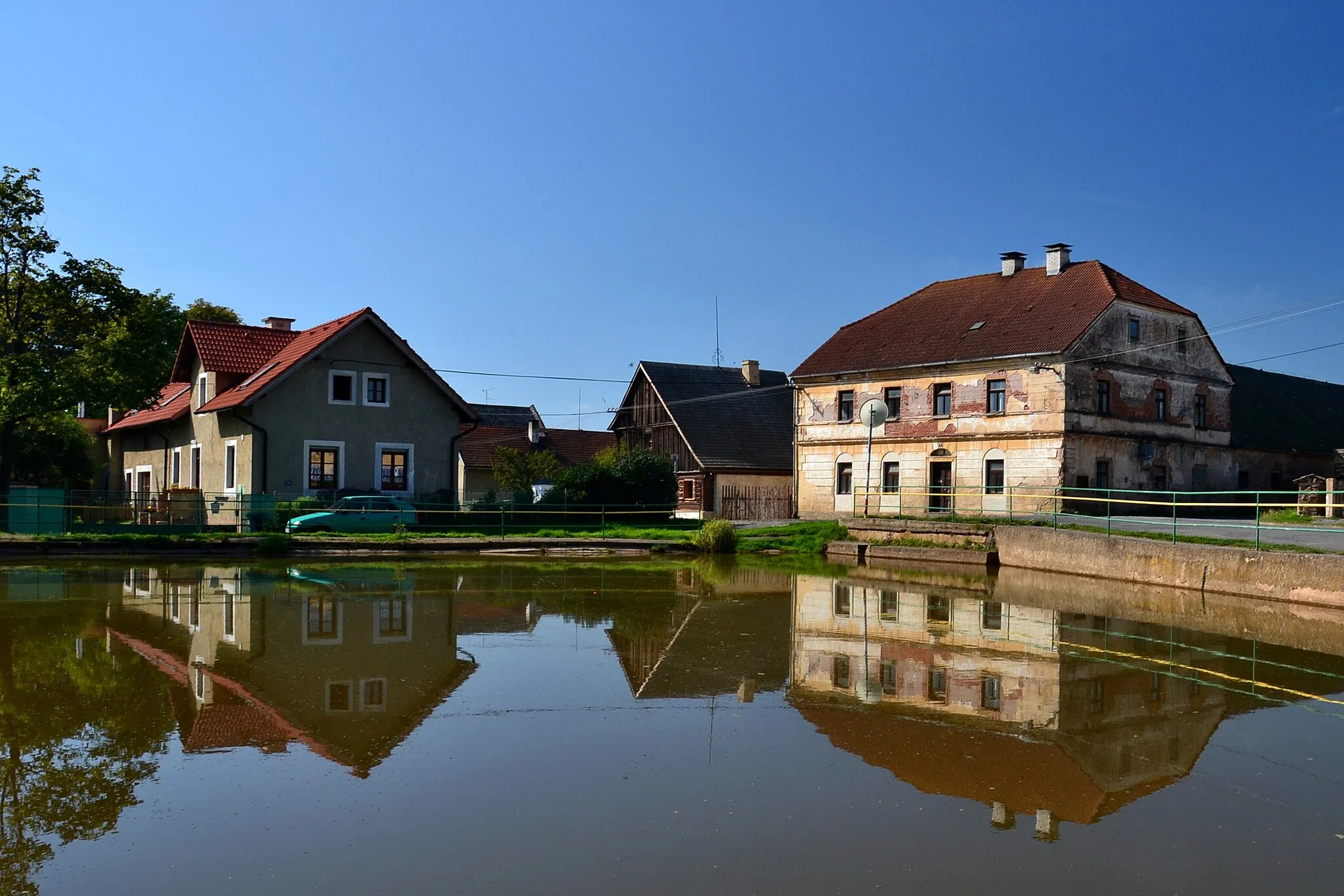Photo showing: Stvolny - rybník na návsi