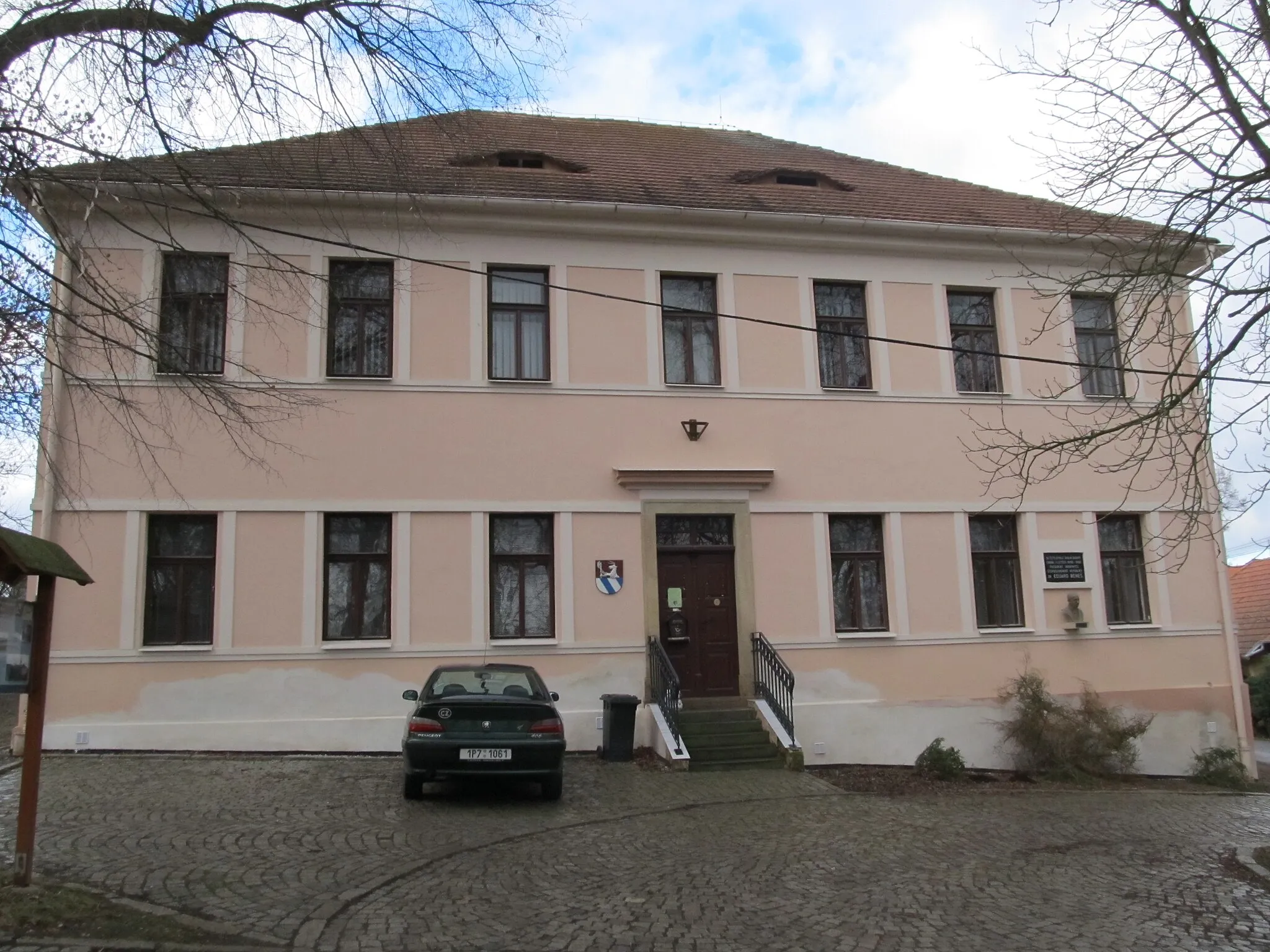 Photo showing: Kožlany - stará škola, nyní muzeum Edvarda Beneše