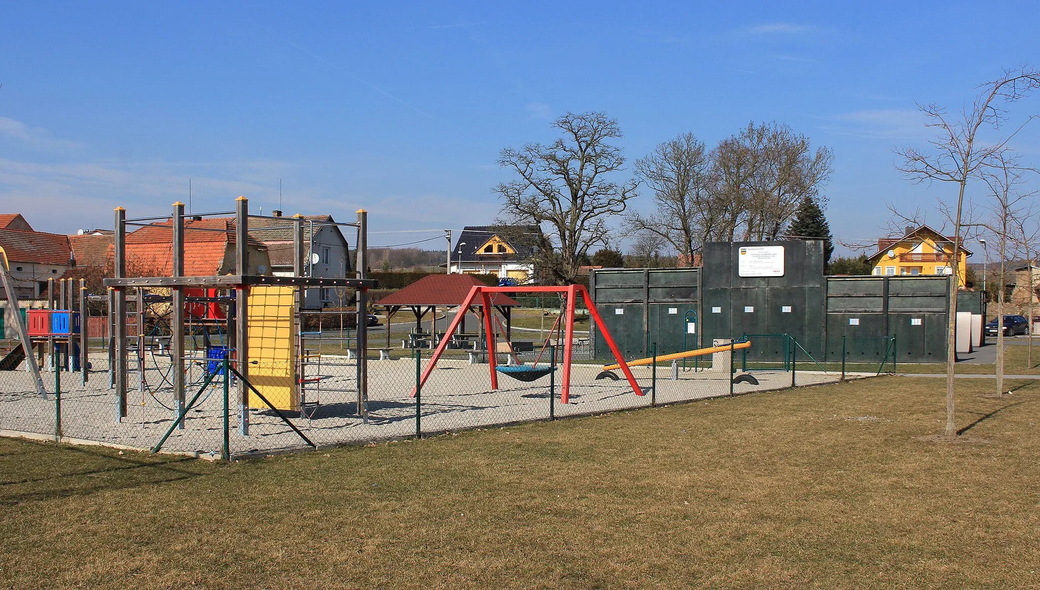 Photo showing: Playground in Vlkýš, part of Heřmanova Huť, Czech Republic.