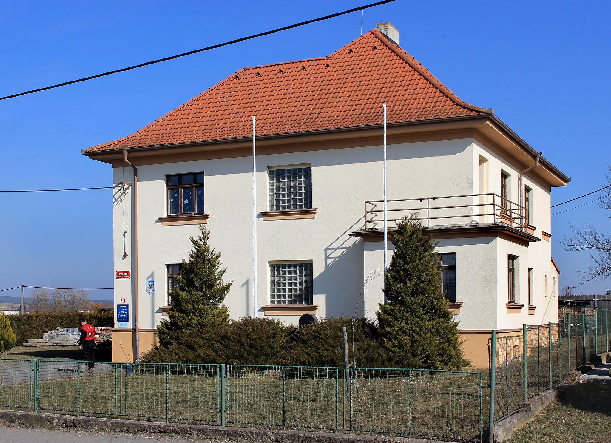 Photo showing: Municipal office in Heřmanova Huť, Czech Republic.