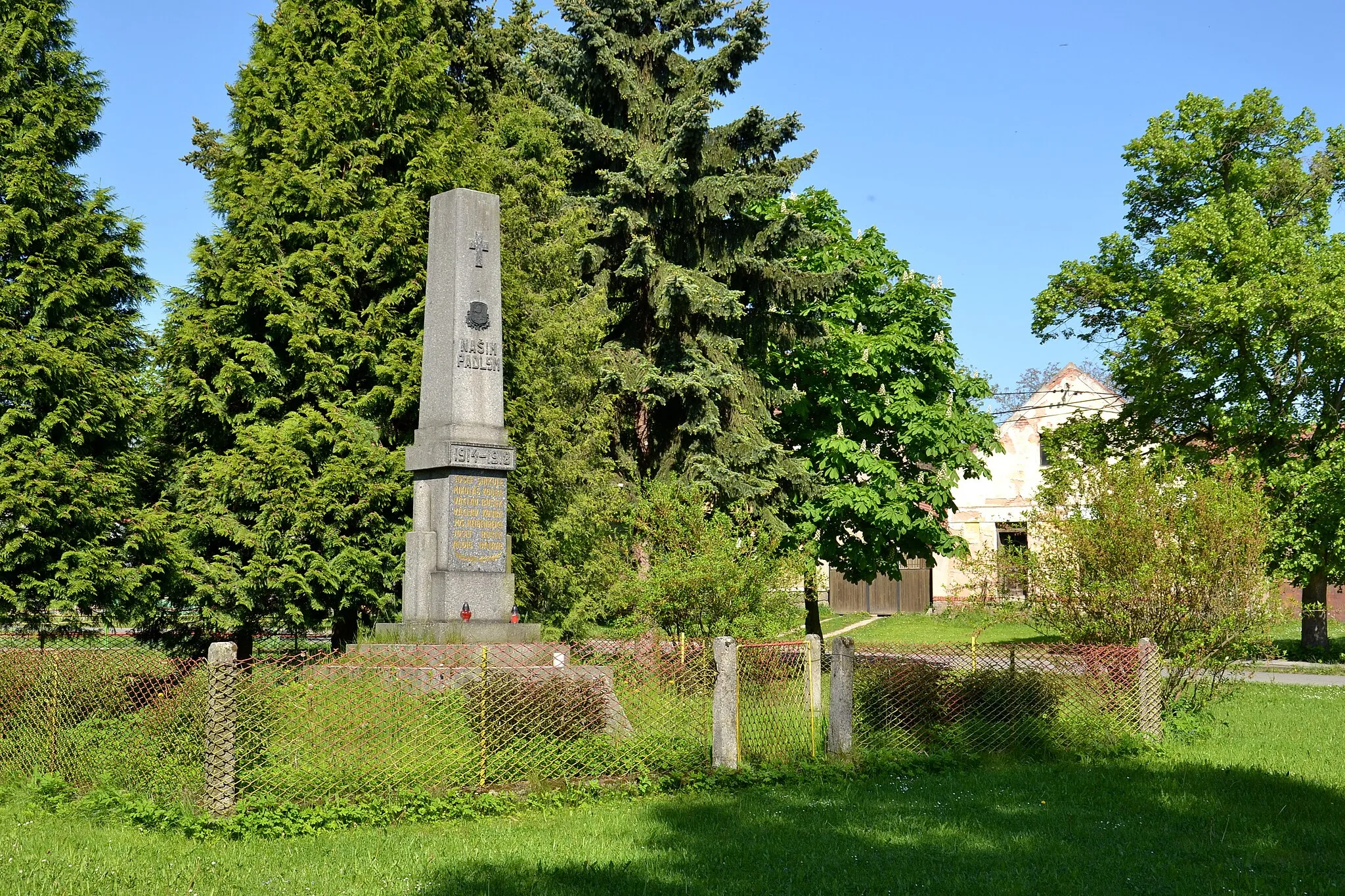 Photo showing: Bílov – pomník padlým v první světové válce