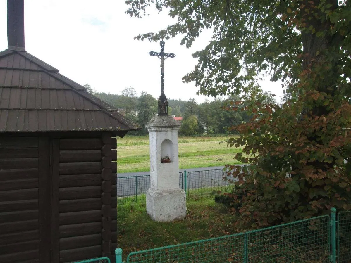 Photo showing: Wayside cross in Bučí in Plzeň-North District – entry no. 3546.