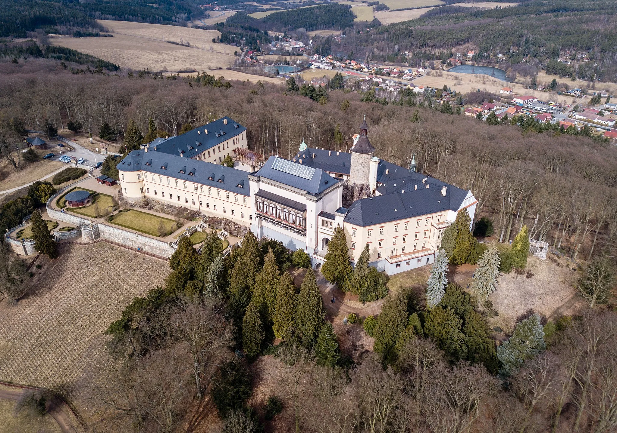 Photo showing: Chateau Zbiroh
