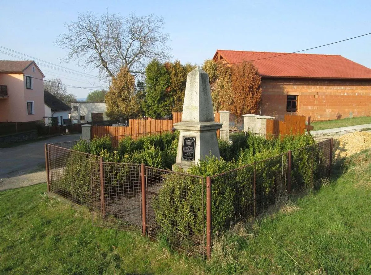 Photo showing: War memorial in Nevid in Rokycany District – entry no. 5030.